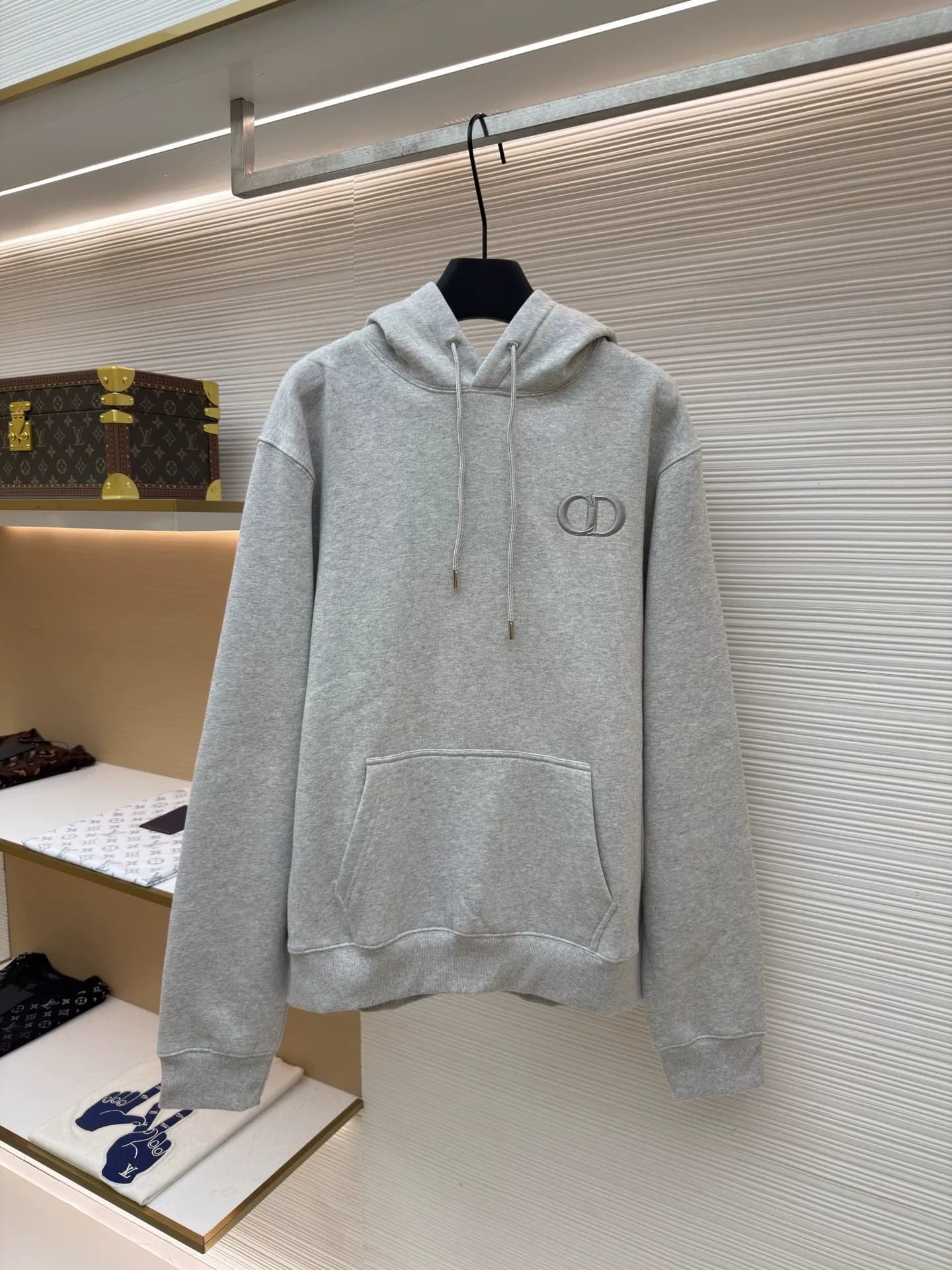 Серый свитер с капюшоном и вышивкой Dior Dior CD