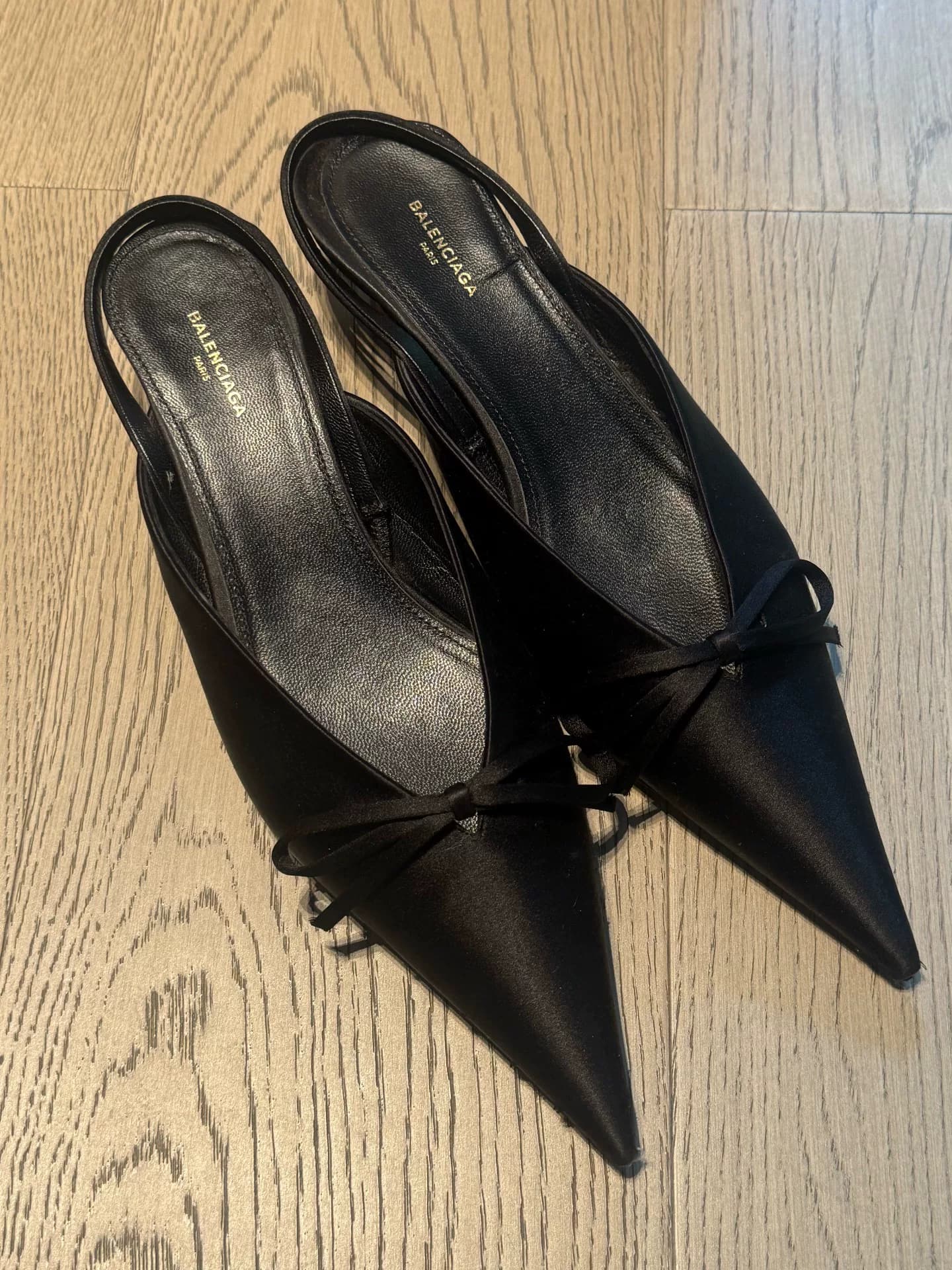 Короткий каблук из шелка Balenciaga 36
