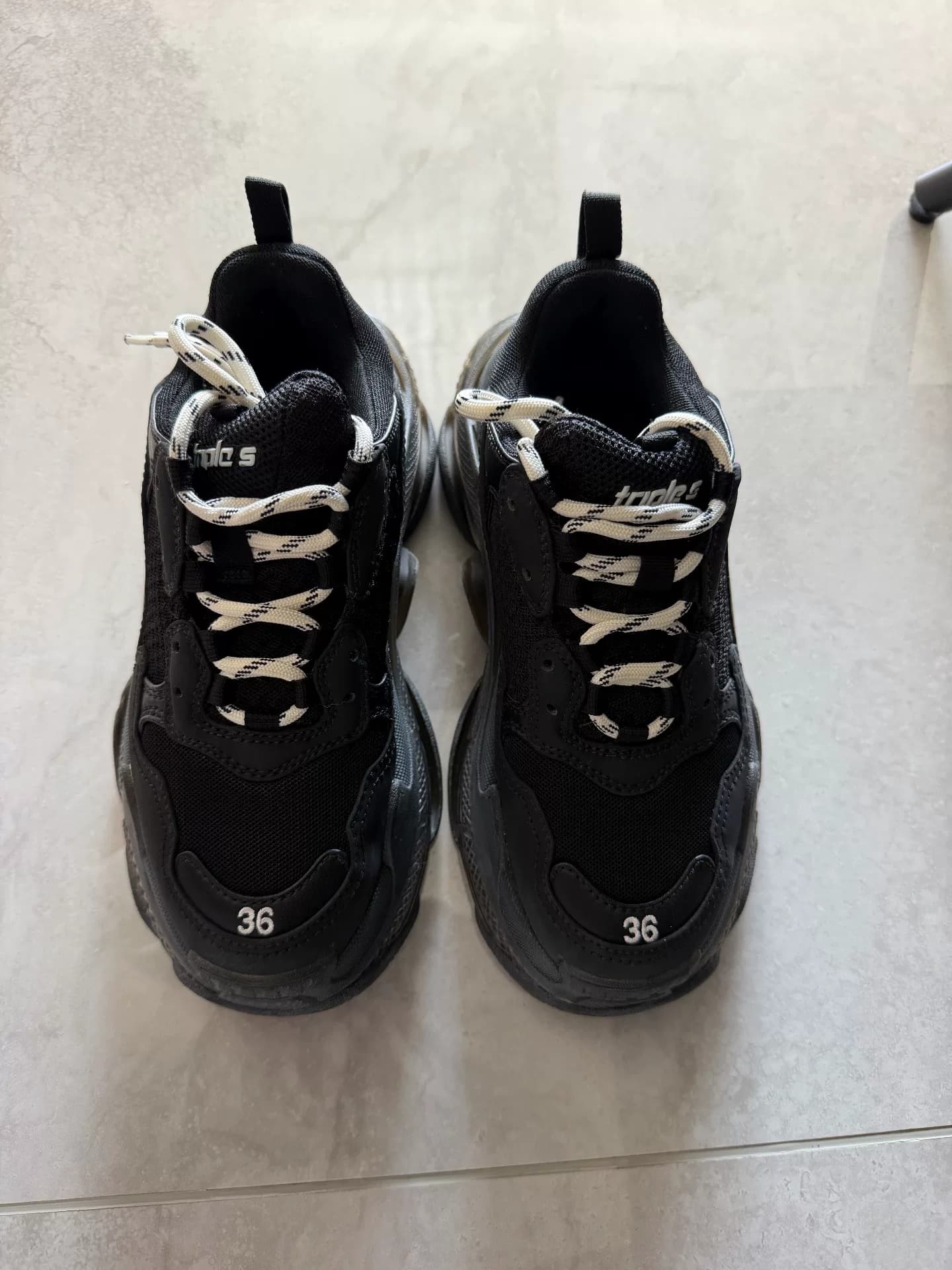 Кроссовки Balenciaga Balenciaga из натуральной кожи черные 36