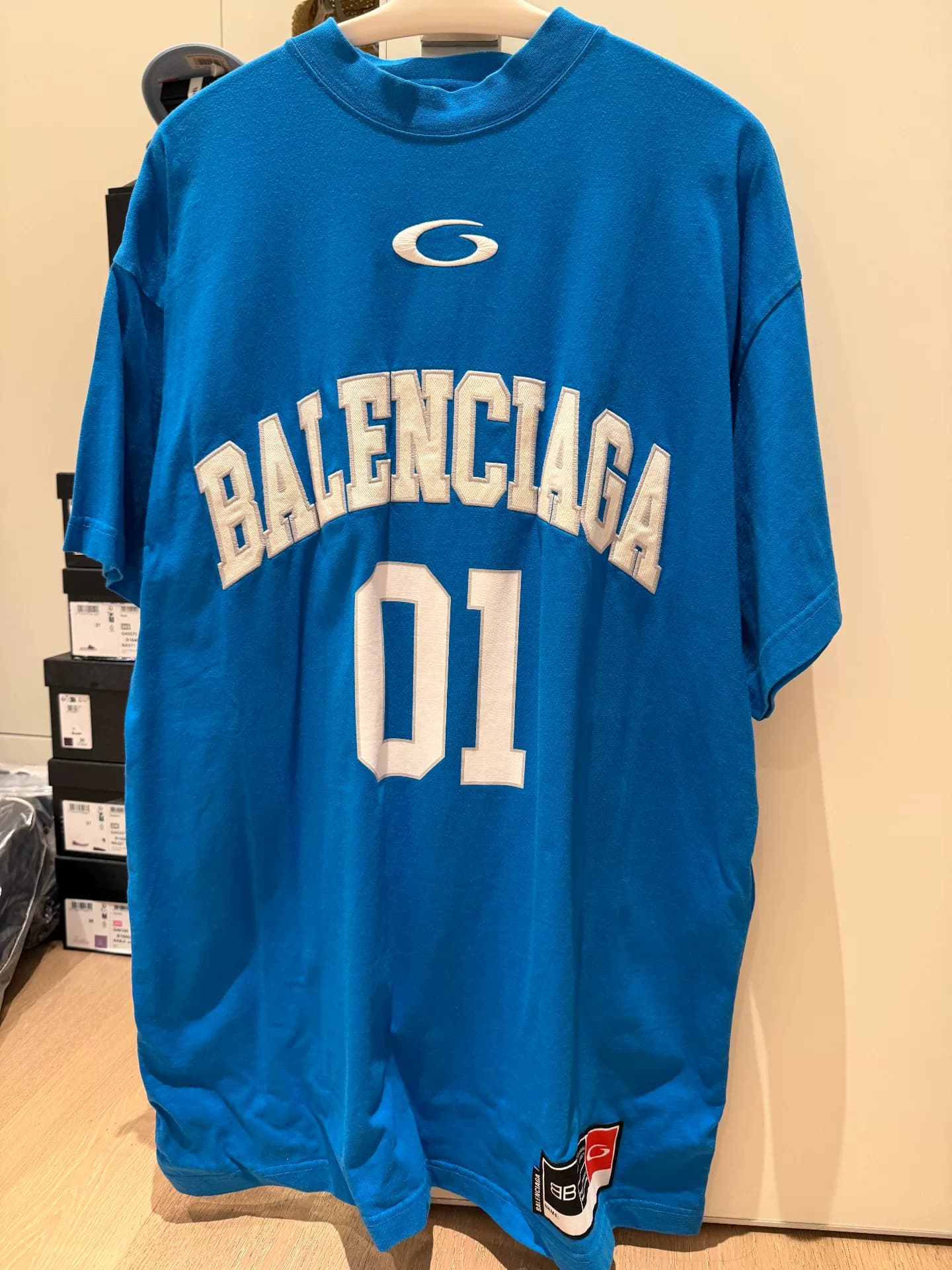 футболку balenciaga я надевала 2 раза