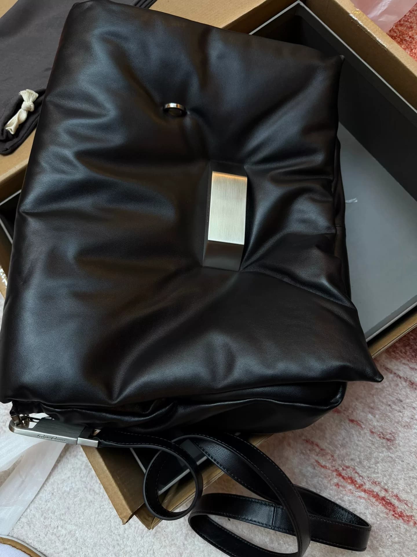Большая черная кожаная сумка Rick Owens из железного блока don5 в том же стиле, сумка-подушка