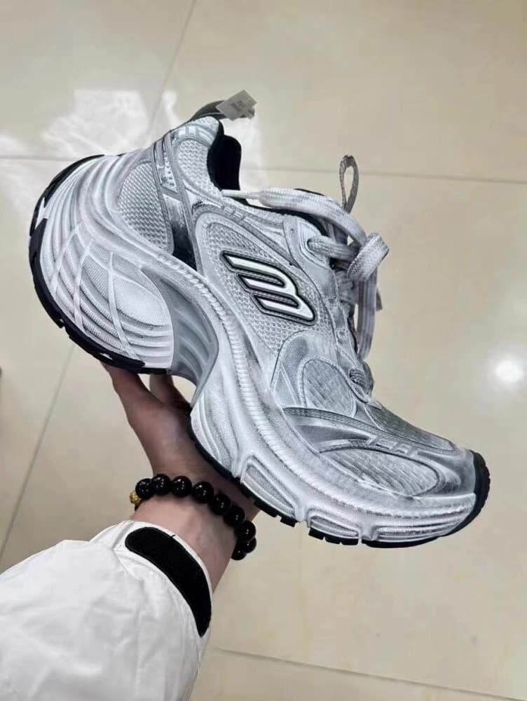 Balenciaga Balenciaga 10XL из сетчатой ткани с потертостями