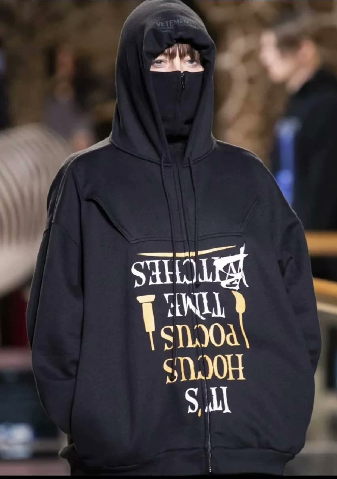 Свитер на Хэллоуин Vetements Reverse
