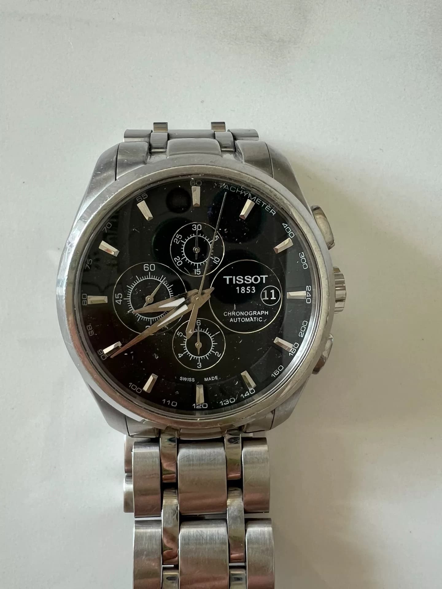 Мужские часы Tissot были приобретены в обычном магазине Tissot в Цим Ша Цуй, Гонконг, по цене 7900 долларов на момент покупки.легко