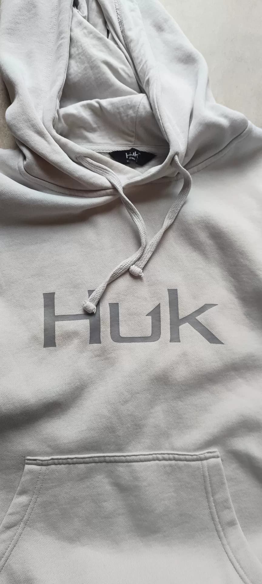 Австралийский бренд Big HUK surfing представляет мужскую свободную версию плотного выстиранного свитера с матовой отделкой, жакета с капюшоном и пуло…