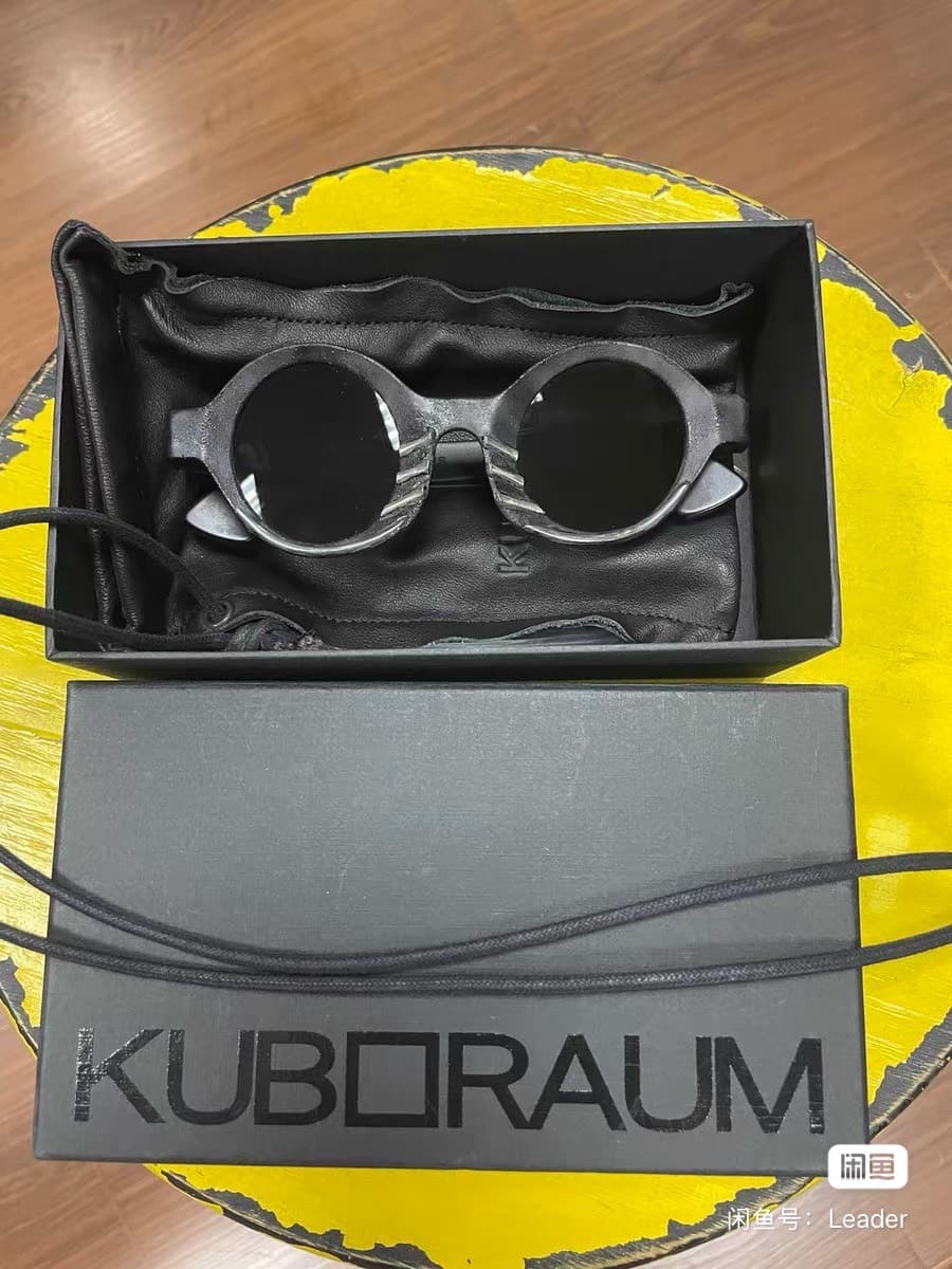 Серебряные солнцезащитные очки Kuboraum x julius, изготовленные на основе древесного угля, исчезли