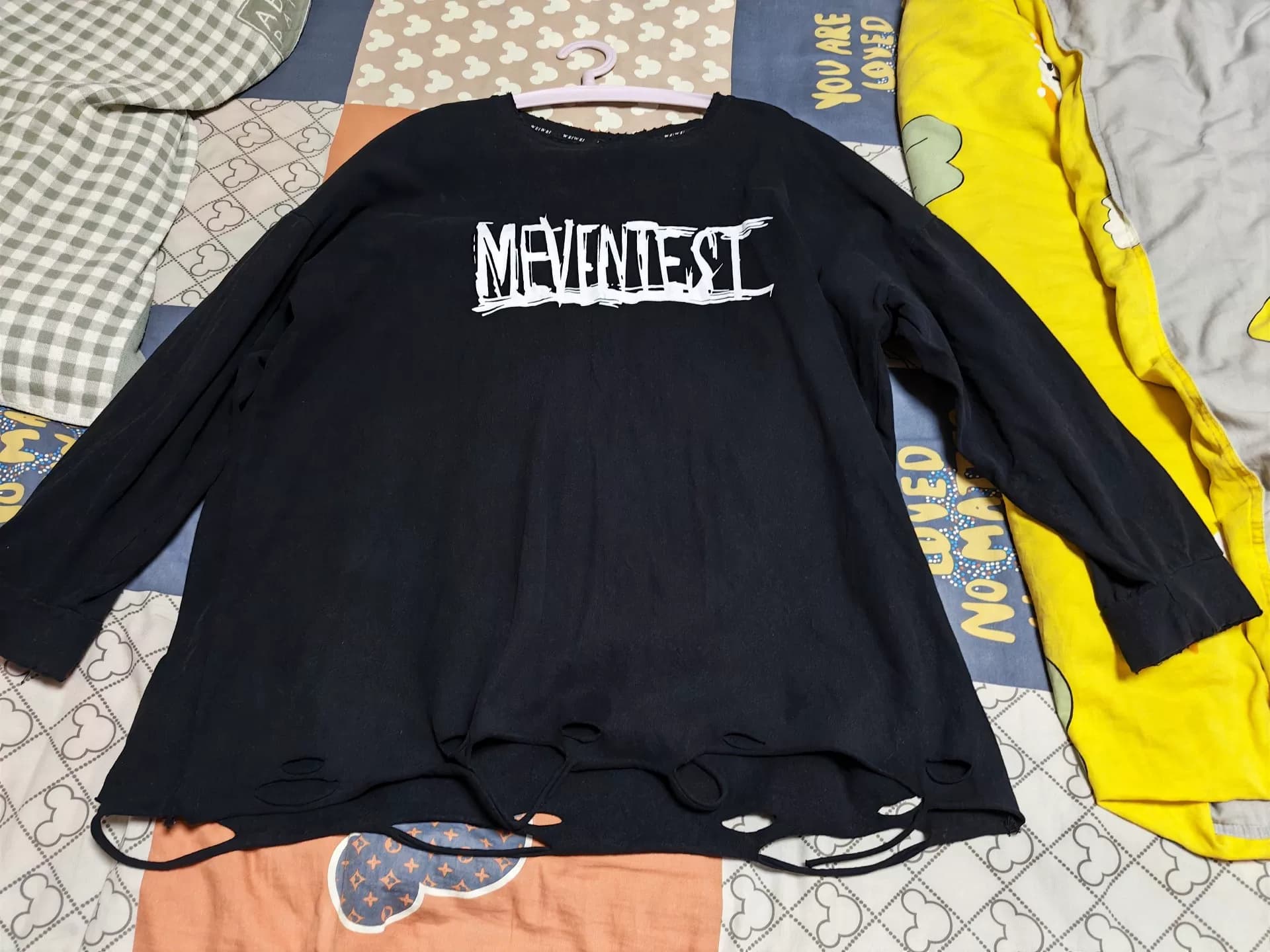 Черный свитер с длинными рукавами VETEMENTS и буквенным принтом MEVENTEST,