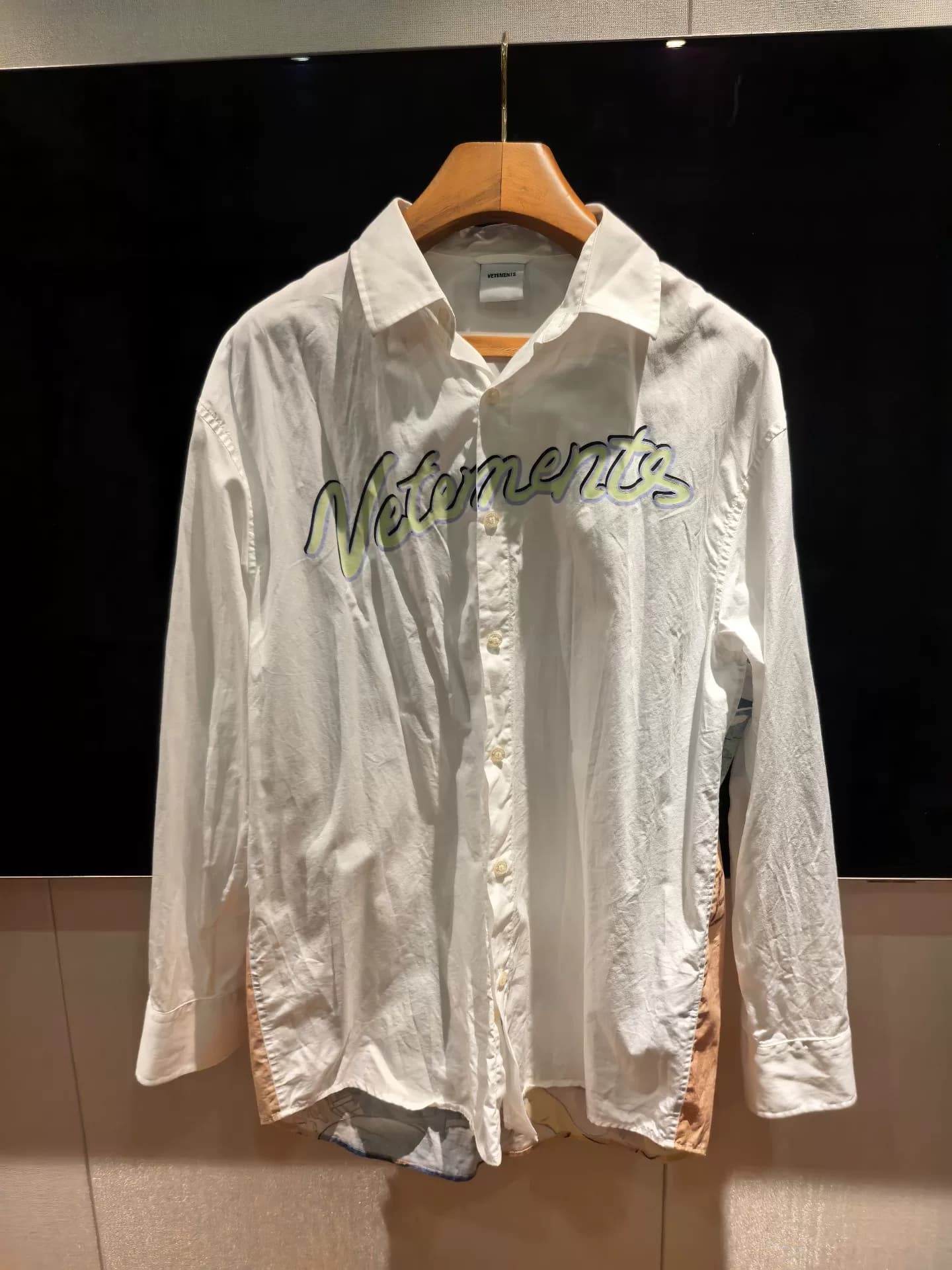 Белая рубашка с длинными рукавами VETEMENTS стандартного кроя