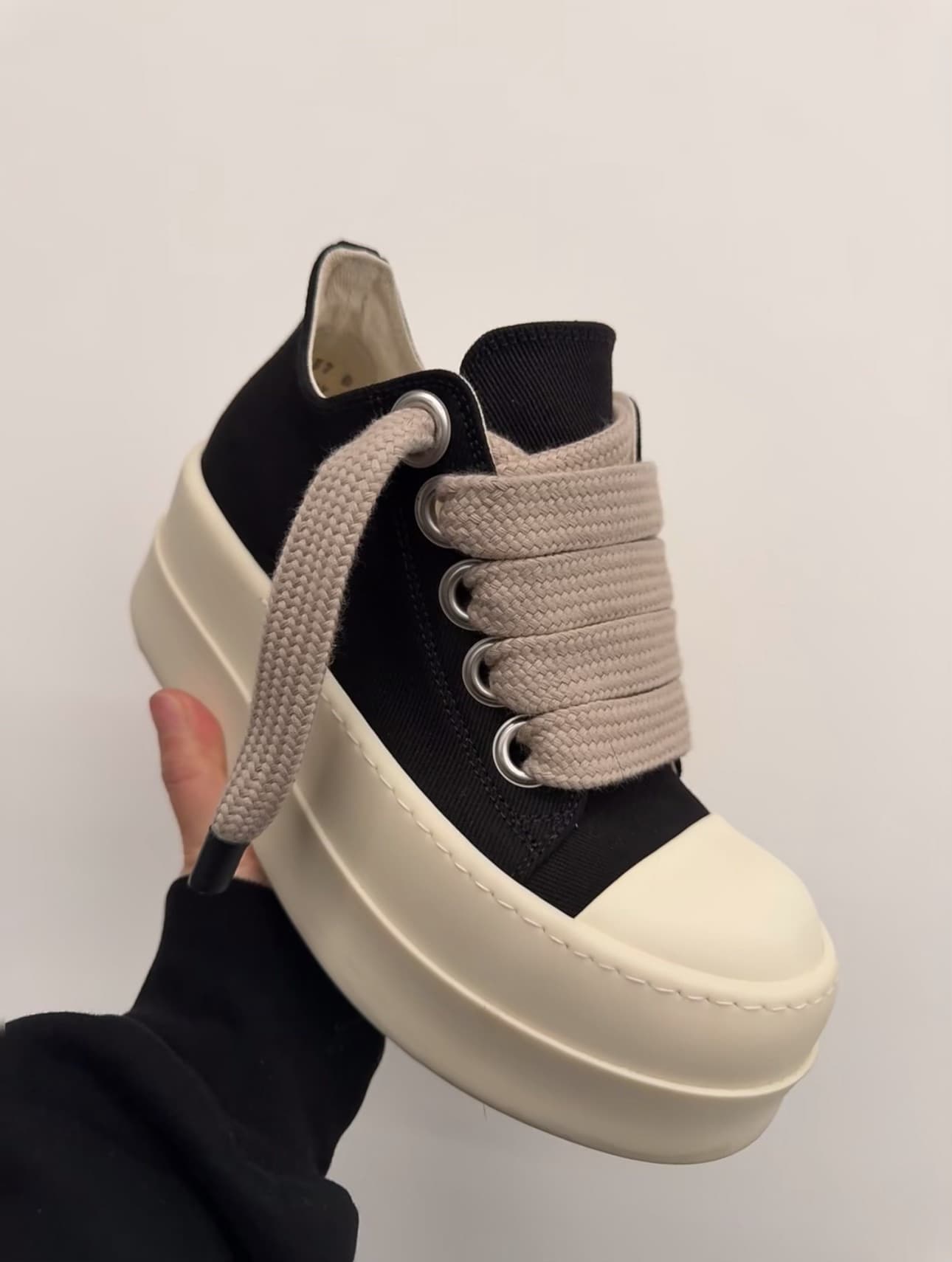 Универсальные парусиновые туфли Rick Owens на толстой подошве с глубоким вырезом и толстой шнуровкой от Rick Owens