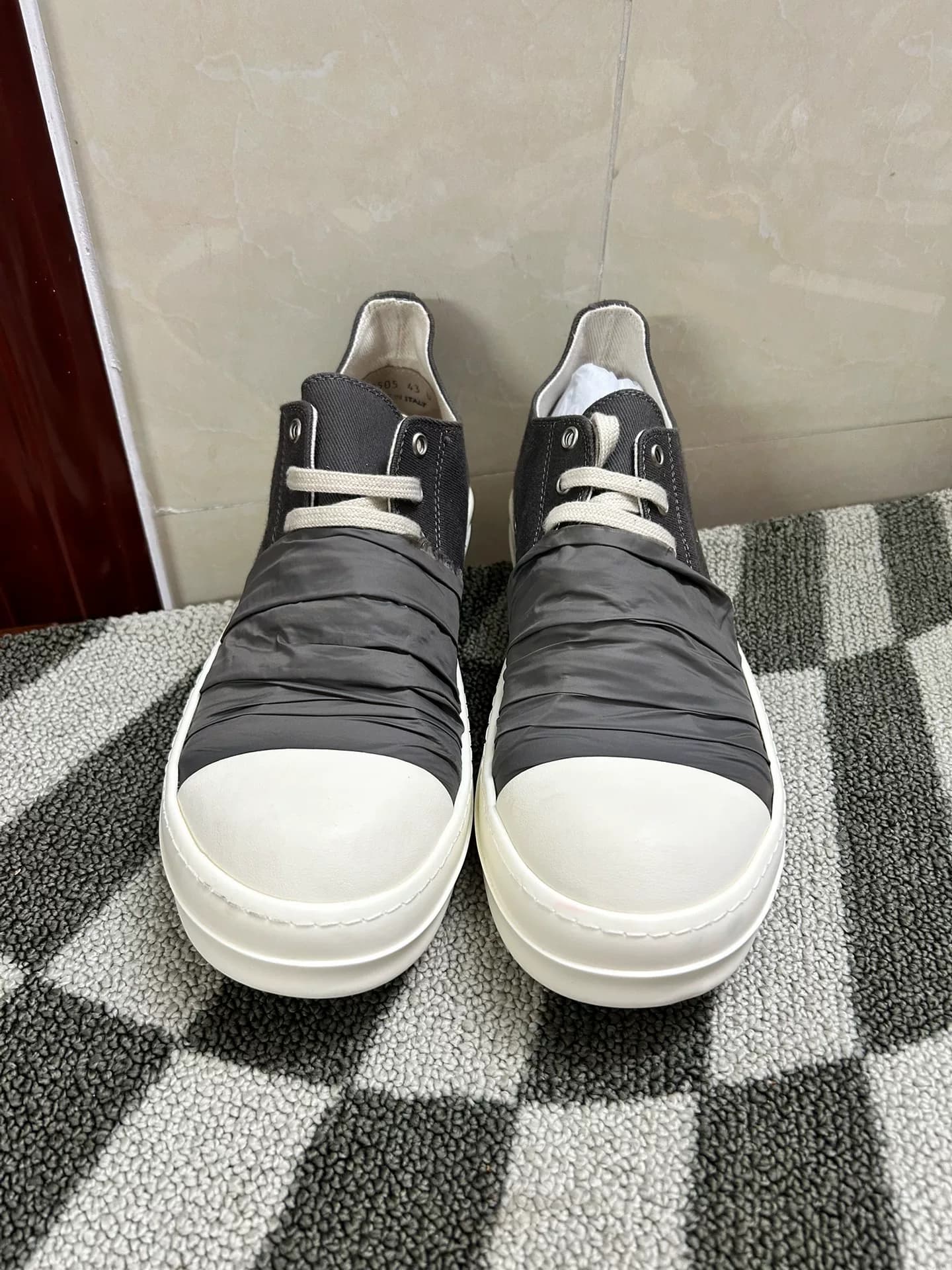 Совершенно новые слегка грязноватые повседневные кроссовки Rick Owens Rick Owens с низким верхом для хай-стрит