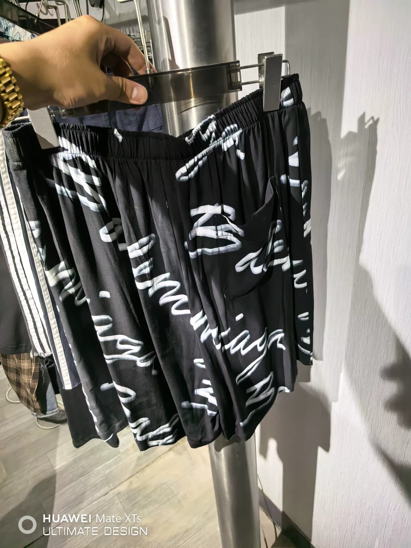 Магазин одежды очищен!Шорты с логотипом Balenciaga, черные,