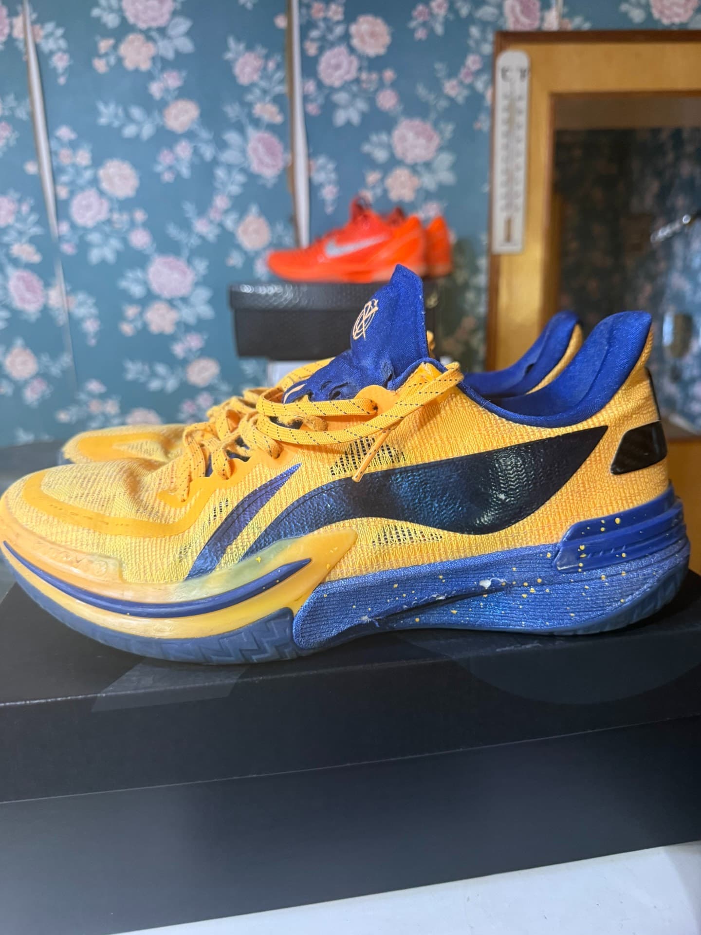 Гамма Li Ning 1-го поколения длиной 47,5 ярдов, хорошего цвета