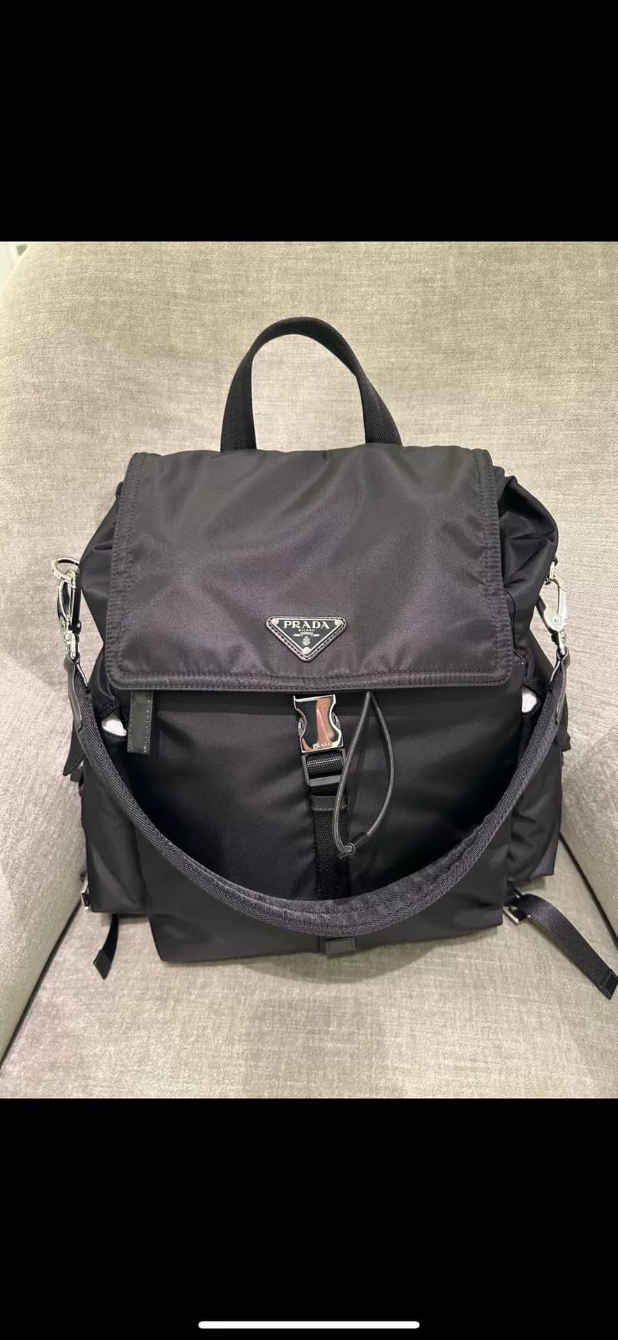 ️️ Новые мужские черные нейлоновые брюки Explore shoulders от Prada с NFC-чипом на плечах.
