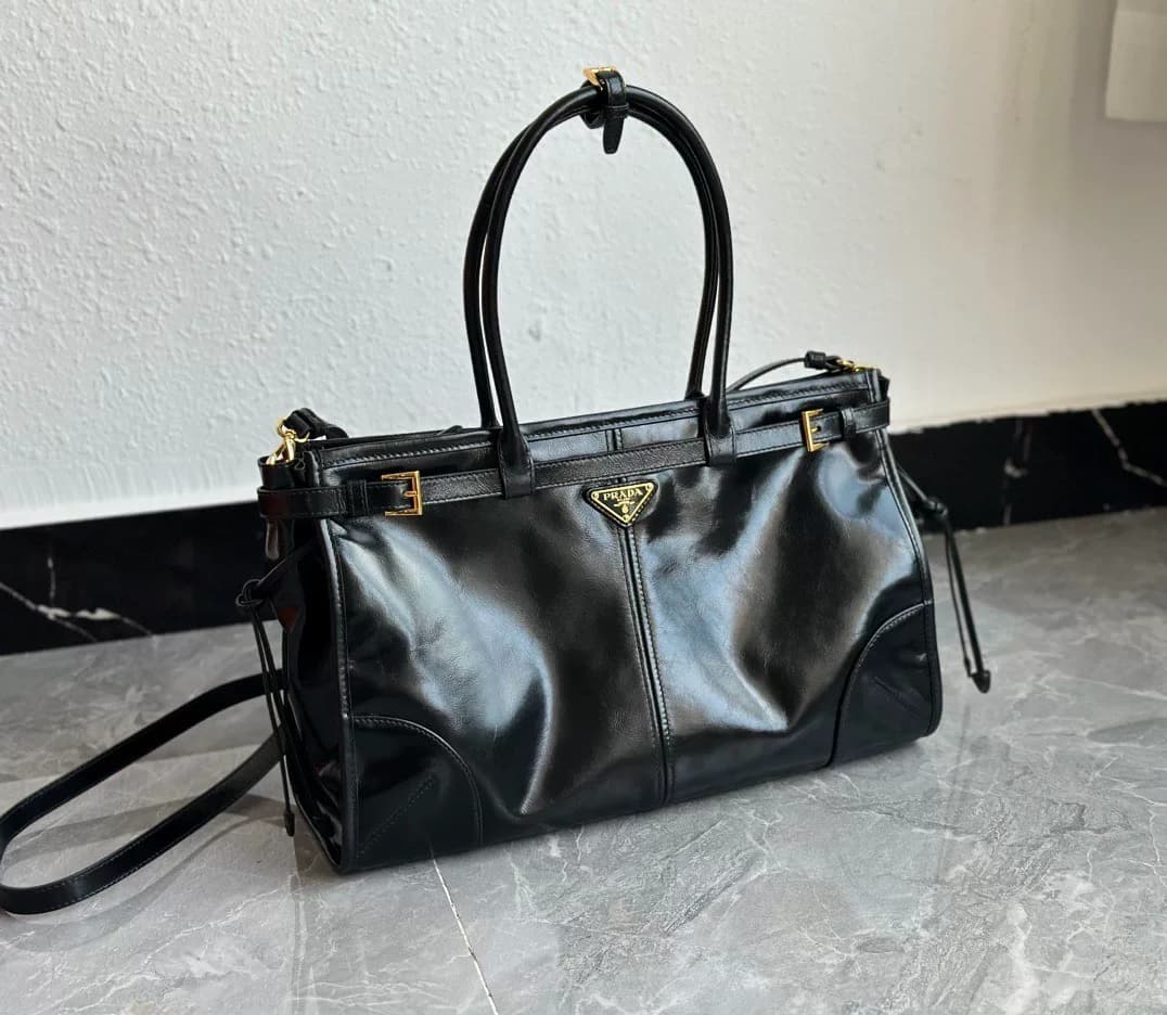 ️️Оригинальная сумка-тоут bonnie из черной масляно-восковой кожи softlux от Prada bonnie.
