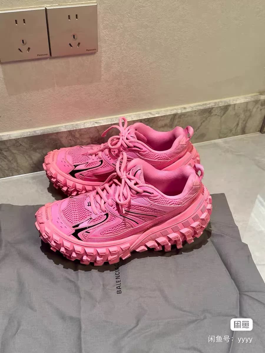 Кроссовки Balenciaga balenciaga tire, розовые, размер 39, этот тип обуви совершенно особенный