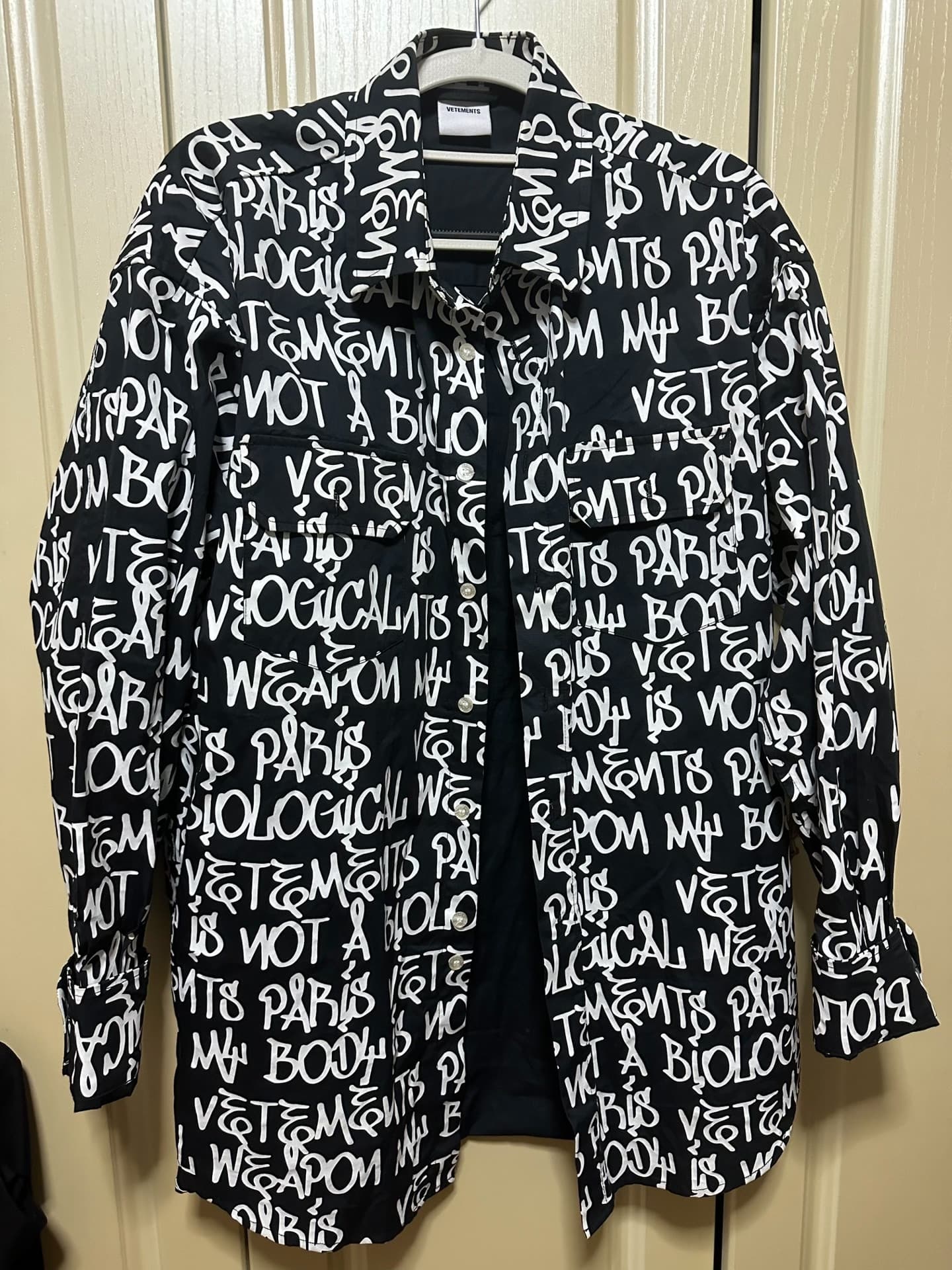 Рубашка с буквенным принтом Vetements, черный фасон, размер S, 100% хлопок,