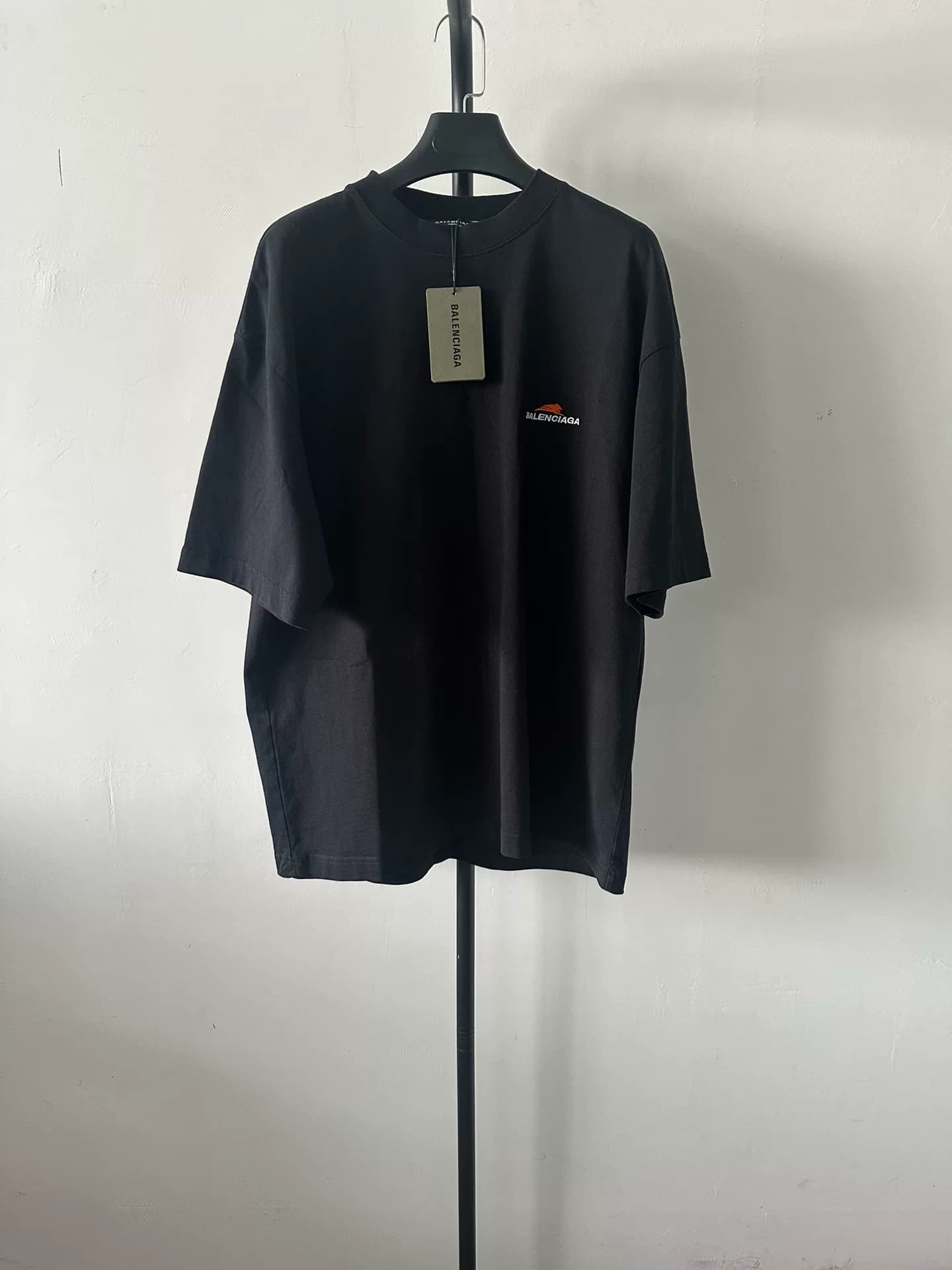 Balenciaga Мужская однотонная футболка с логотипом Balenciaga с круглым вырезом и короткими рукавами