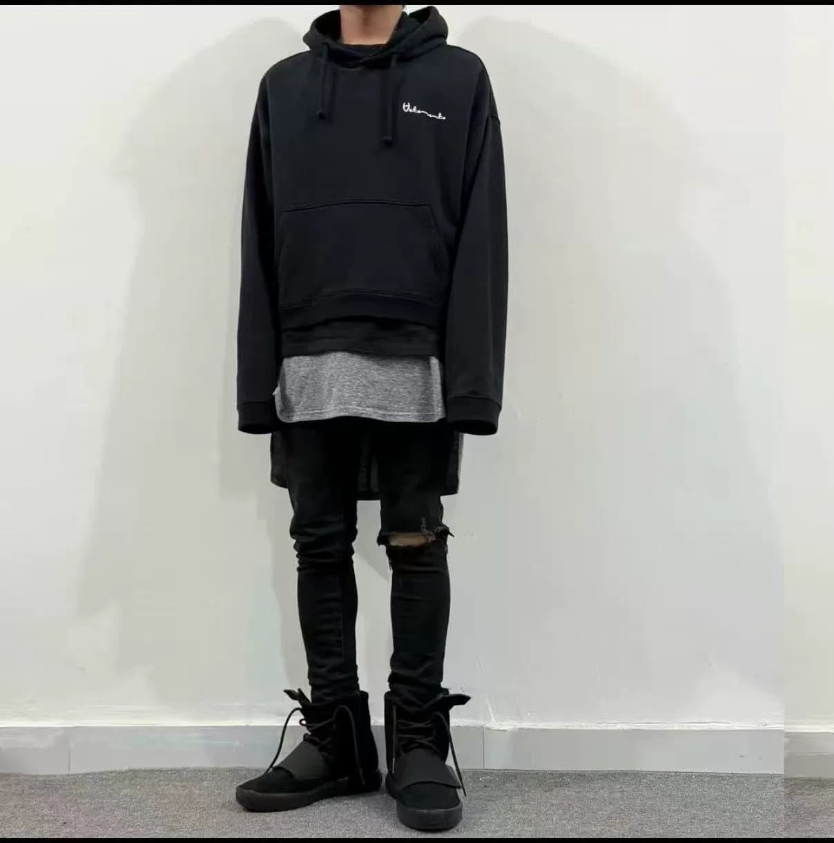 Vetements x Champion носит оригинальный свитер Sanskrit с обеих сторон