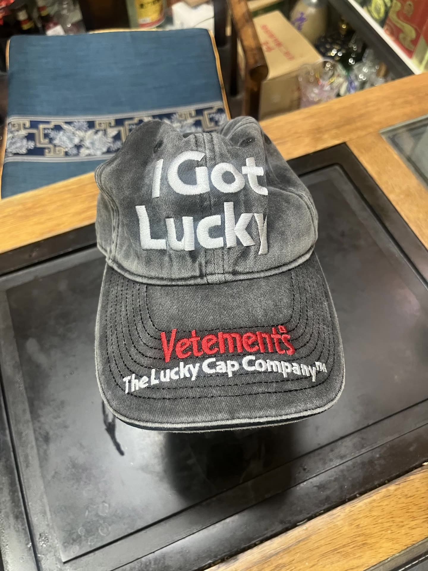 После стирки шляпы Vetements мне повезло