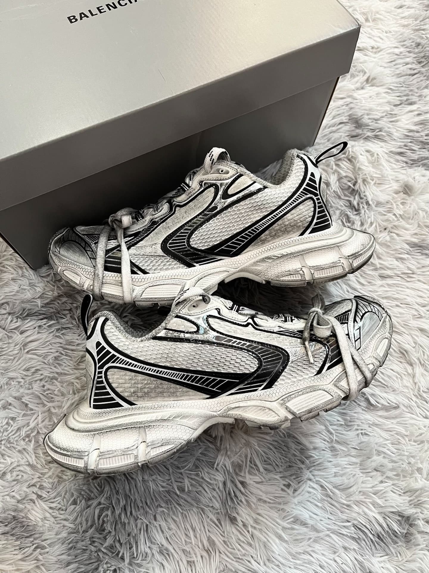Balenciaga Баленсиага 3XL из кожи с круглым носком и глубоким вырезом на шнуровке
