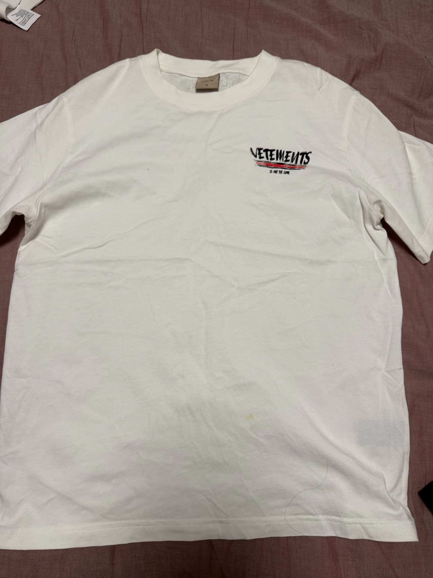 Почти новая белая футболка VETEMENTS Online Life с коротким рукавом