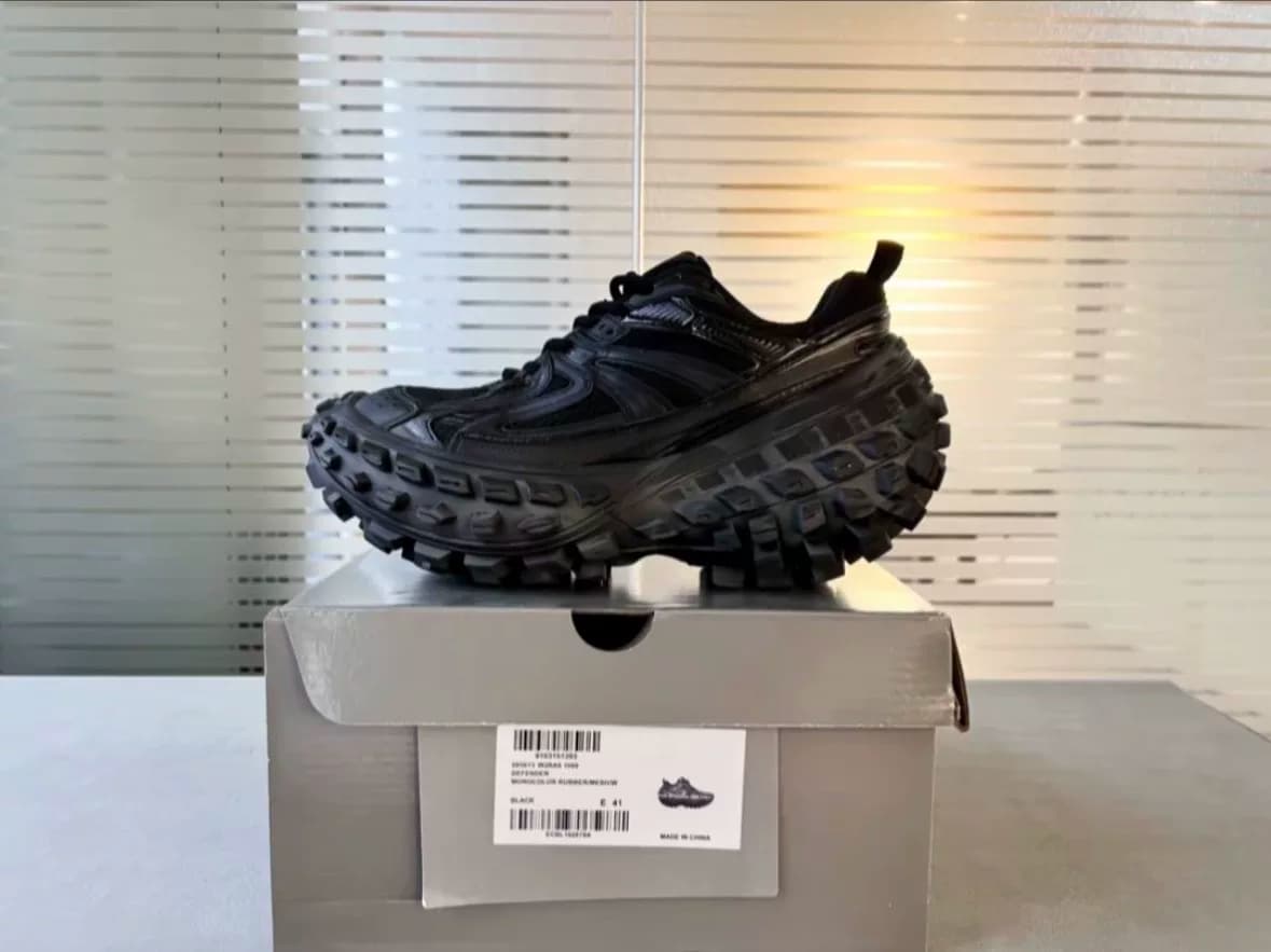 Кроссовки Balenciaga tire shoes Defender черные серия Balenciaga Defender