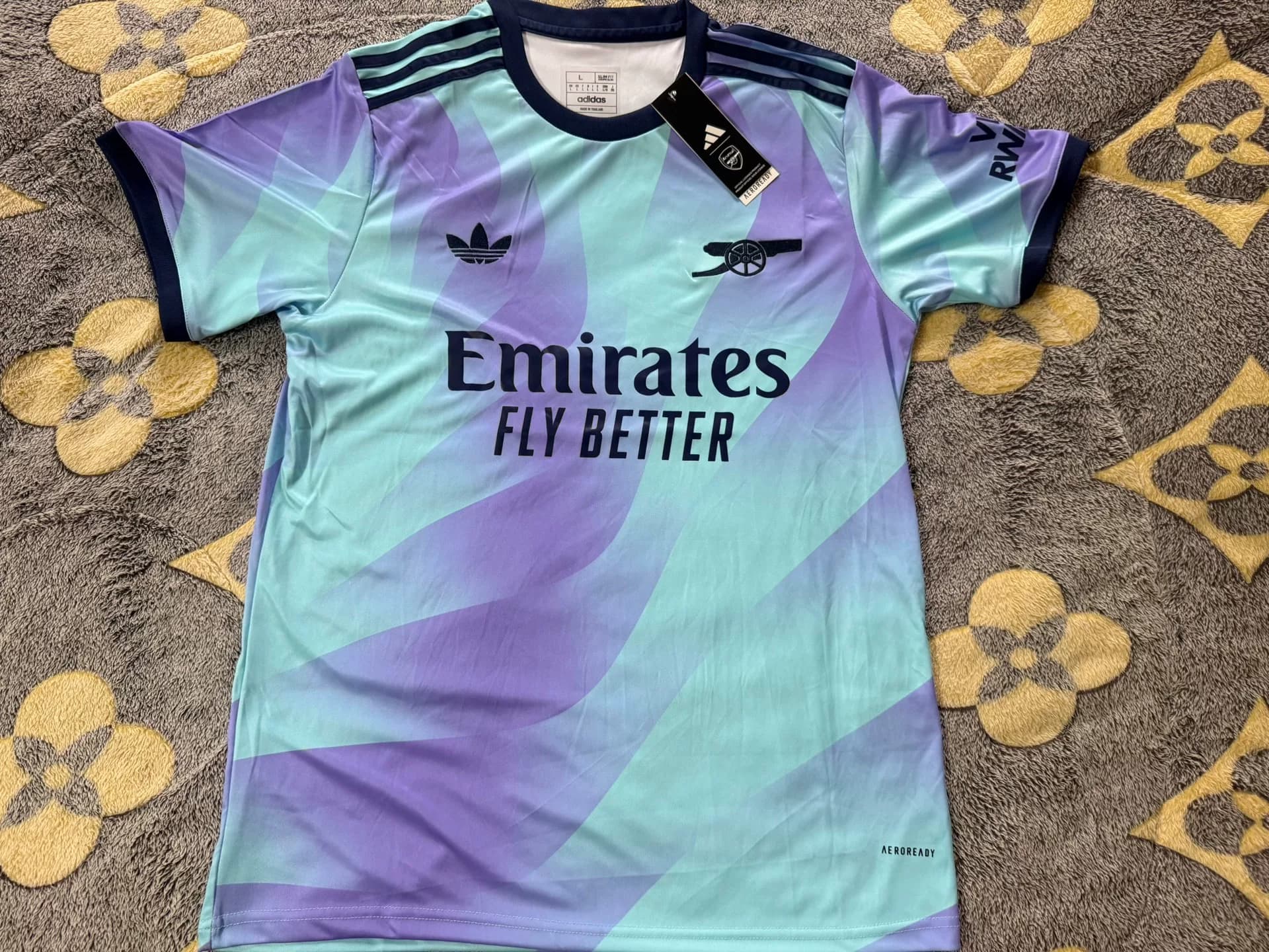 Футбольная форма Adidas Clover 24/25 для вторых выездных матчей "Арсенала" для болельщиков