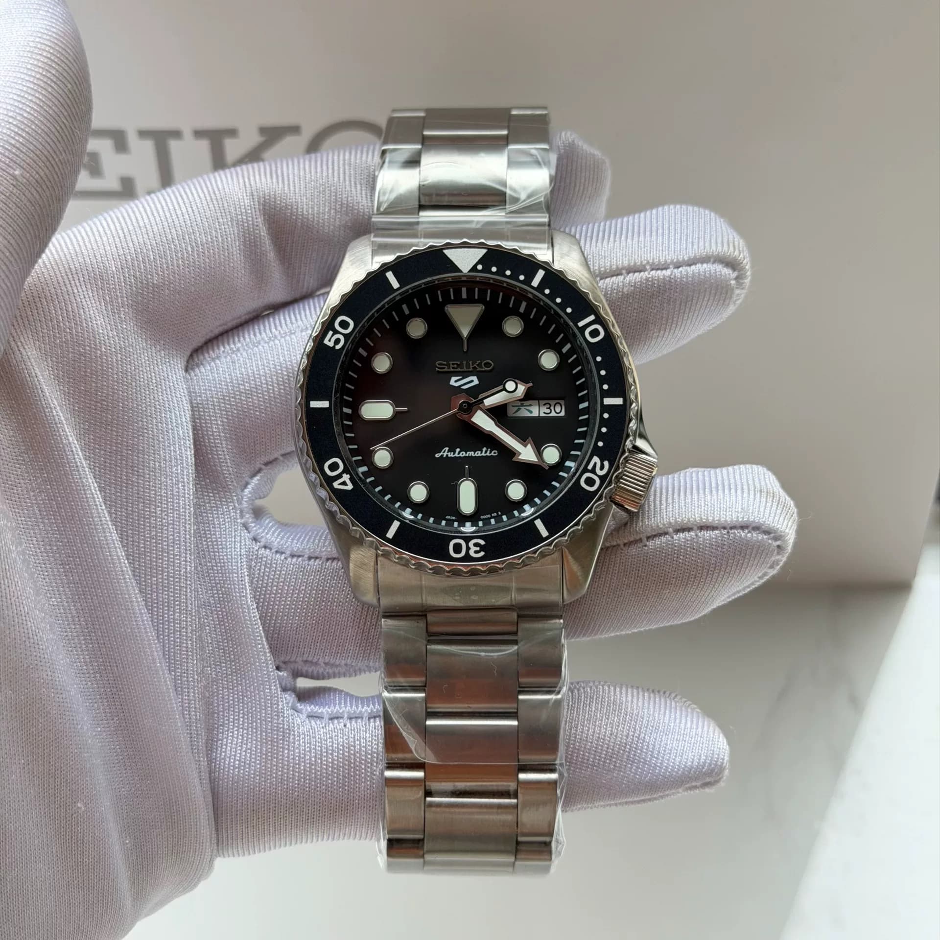 Seiko SEIKO № 5 Black Water Ghost SRPD55K1, Механический механизм с автоподзаводом,