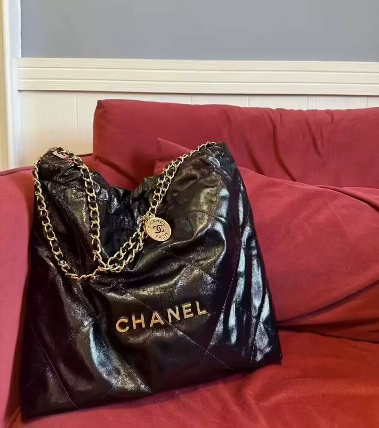 Сумка для мусора Chanel Chanel 22 Bag Черная Золотая Средняя