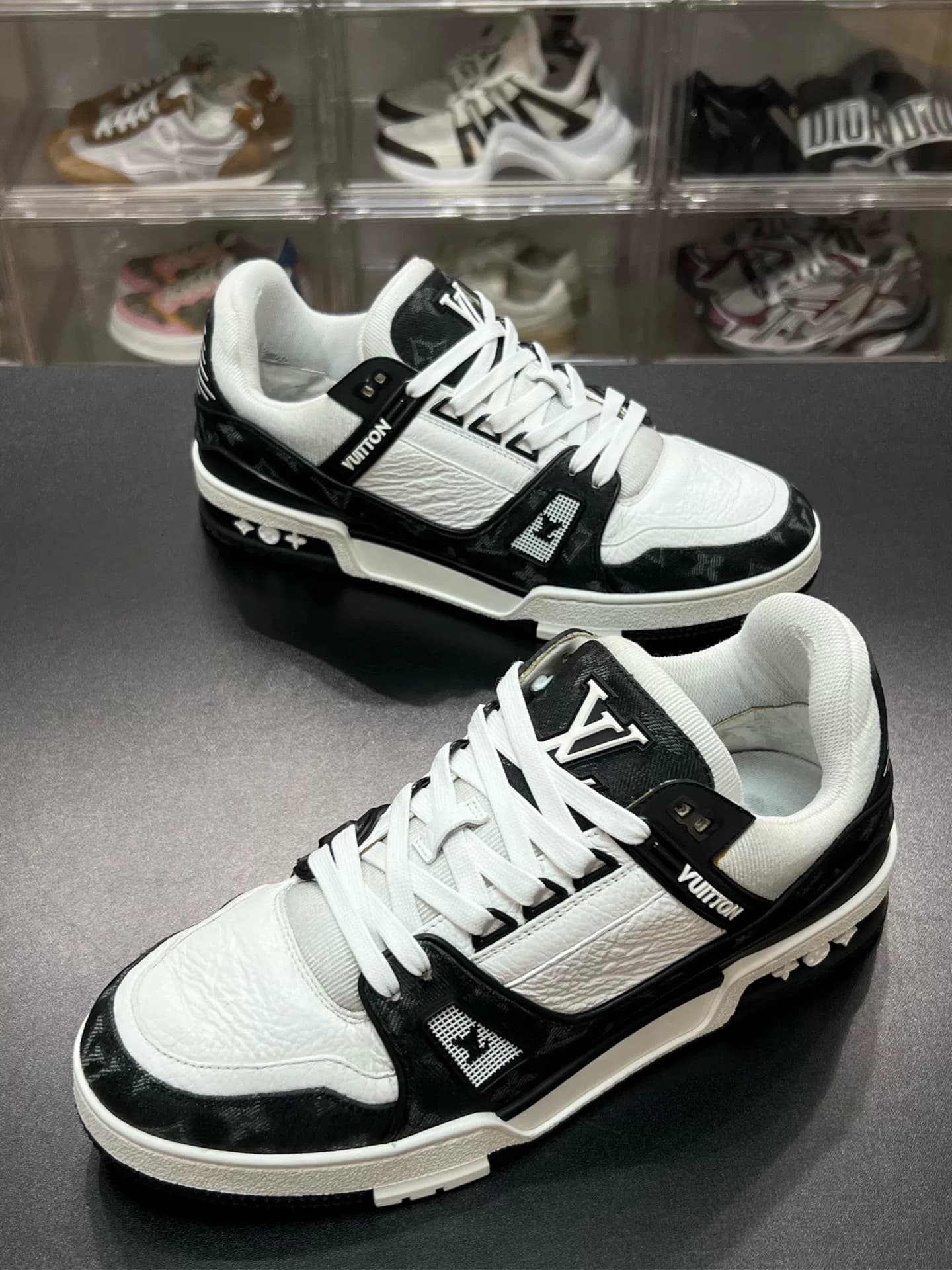 LV TRAINER черно-белая джинсовая панда UK7 размер 41