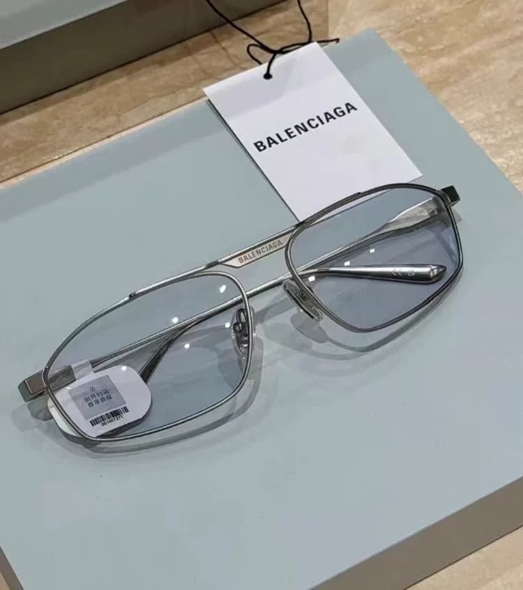 Balenciaga Футляр для солнцезащитных очков-авиаторов Balenciaga BB0416S Золотой