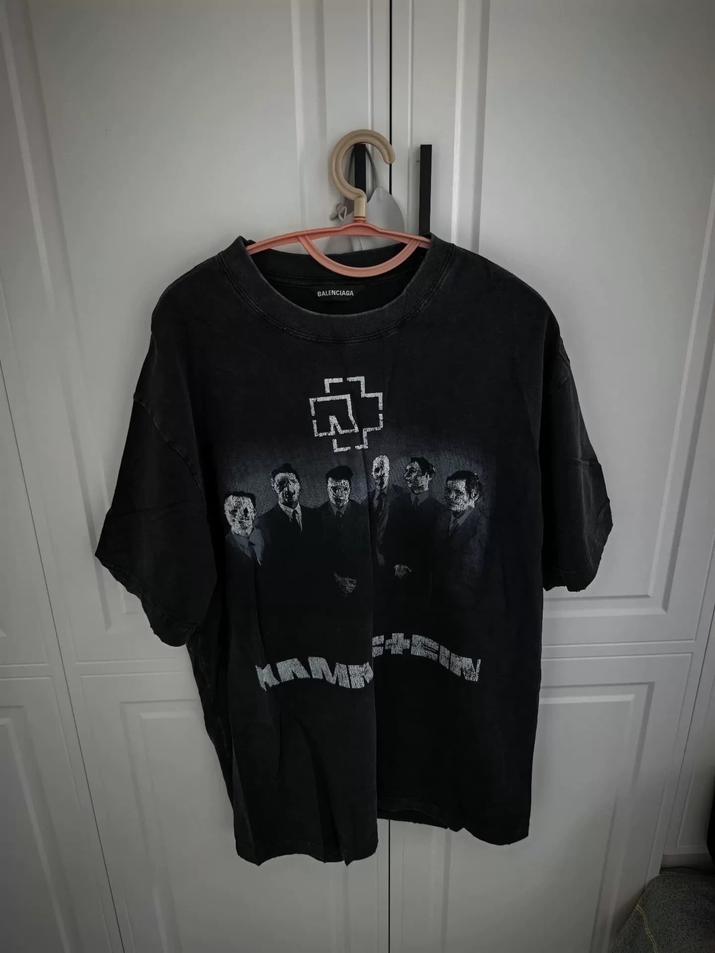 Balenciaga Футболка Balenciaga German Armored Car Band Joint, черная, свободная
