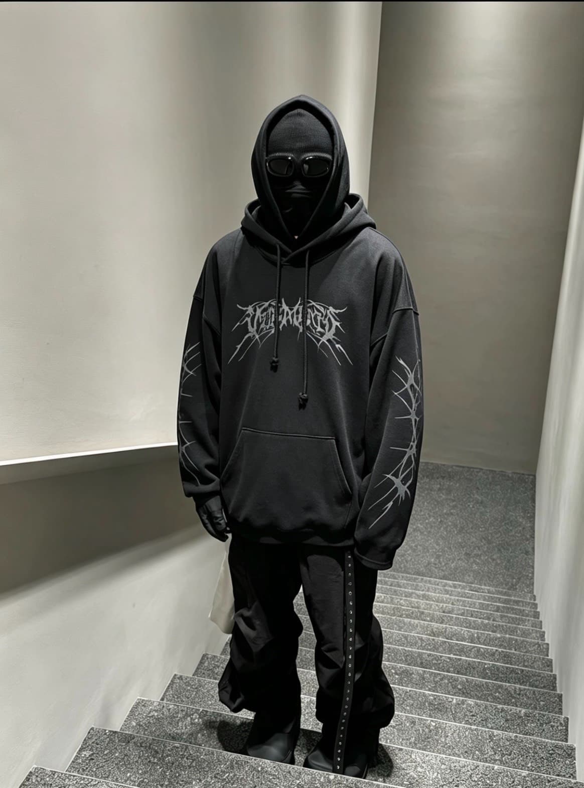двухслойный выстиранный свитер с капюшоном VETEMENTS