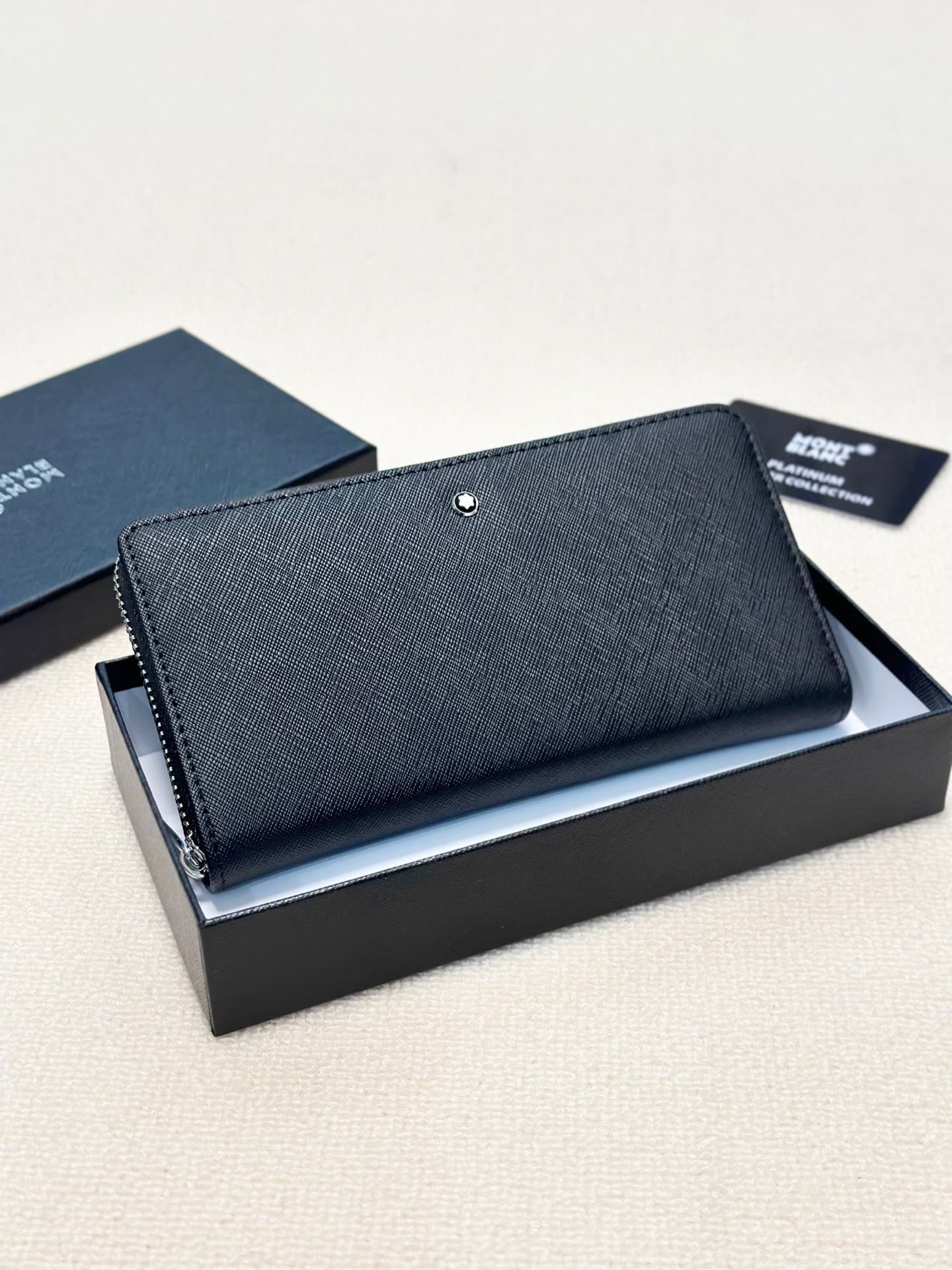Montblanc Кошелек на молнии Montblanc Ingenuity Series из воловьей кожи с черным крестом