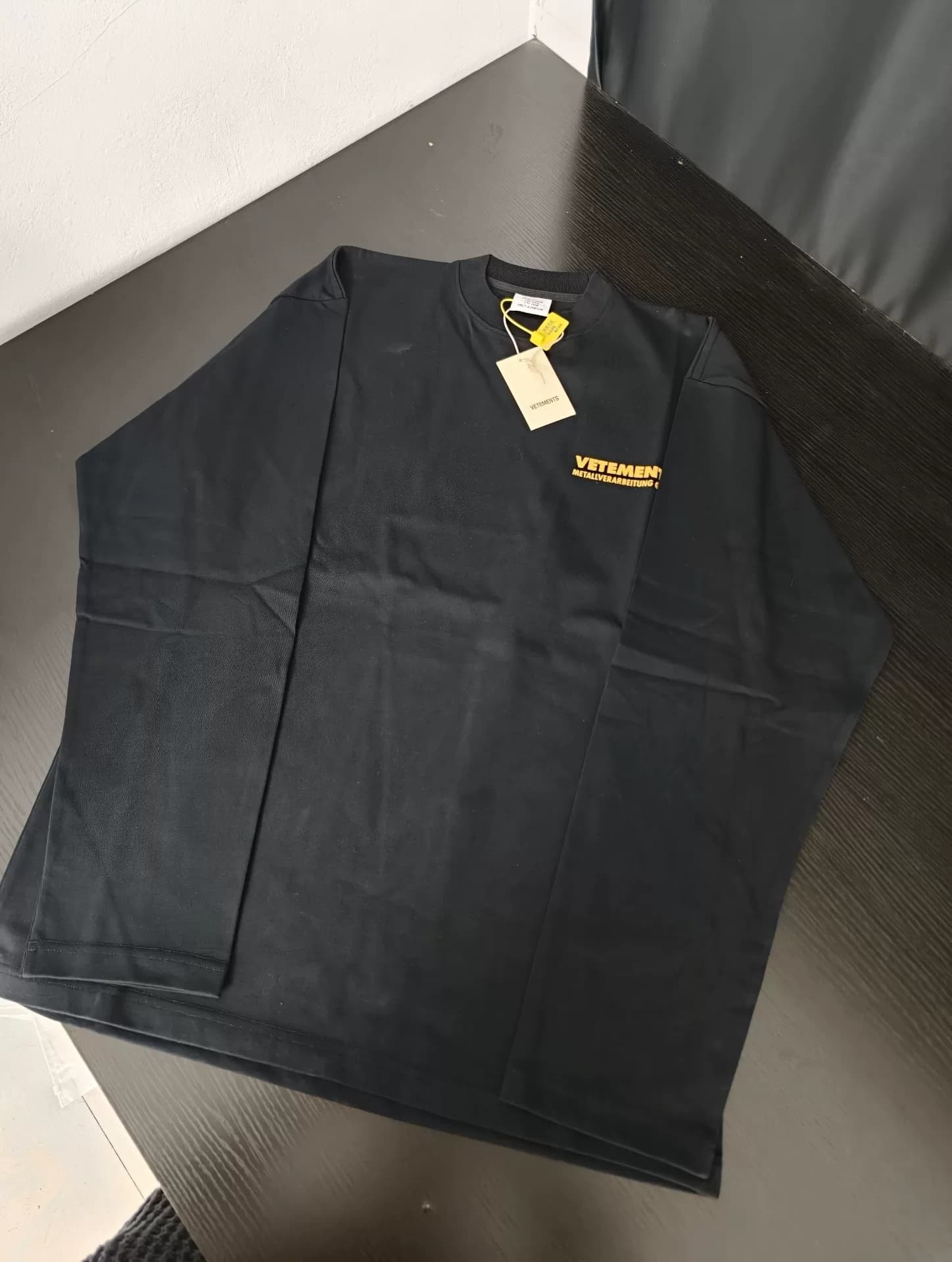 VETEMENTS 380 г плотной ткани с желтыми буквами и длинным рукавом