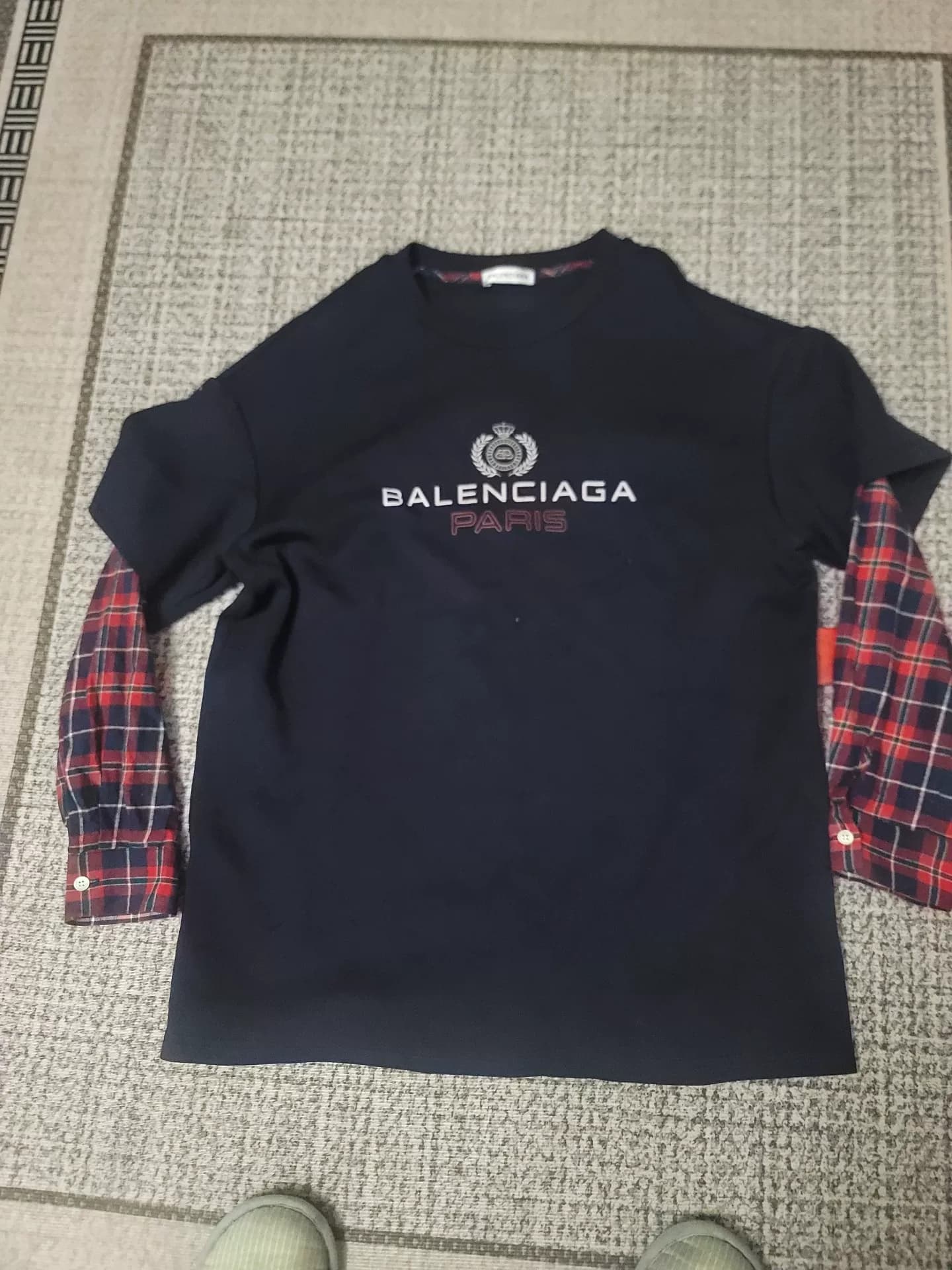 Почти новая футболка-двойка Balenciaga, темно-синяя, на груди