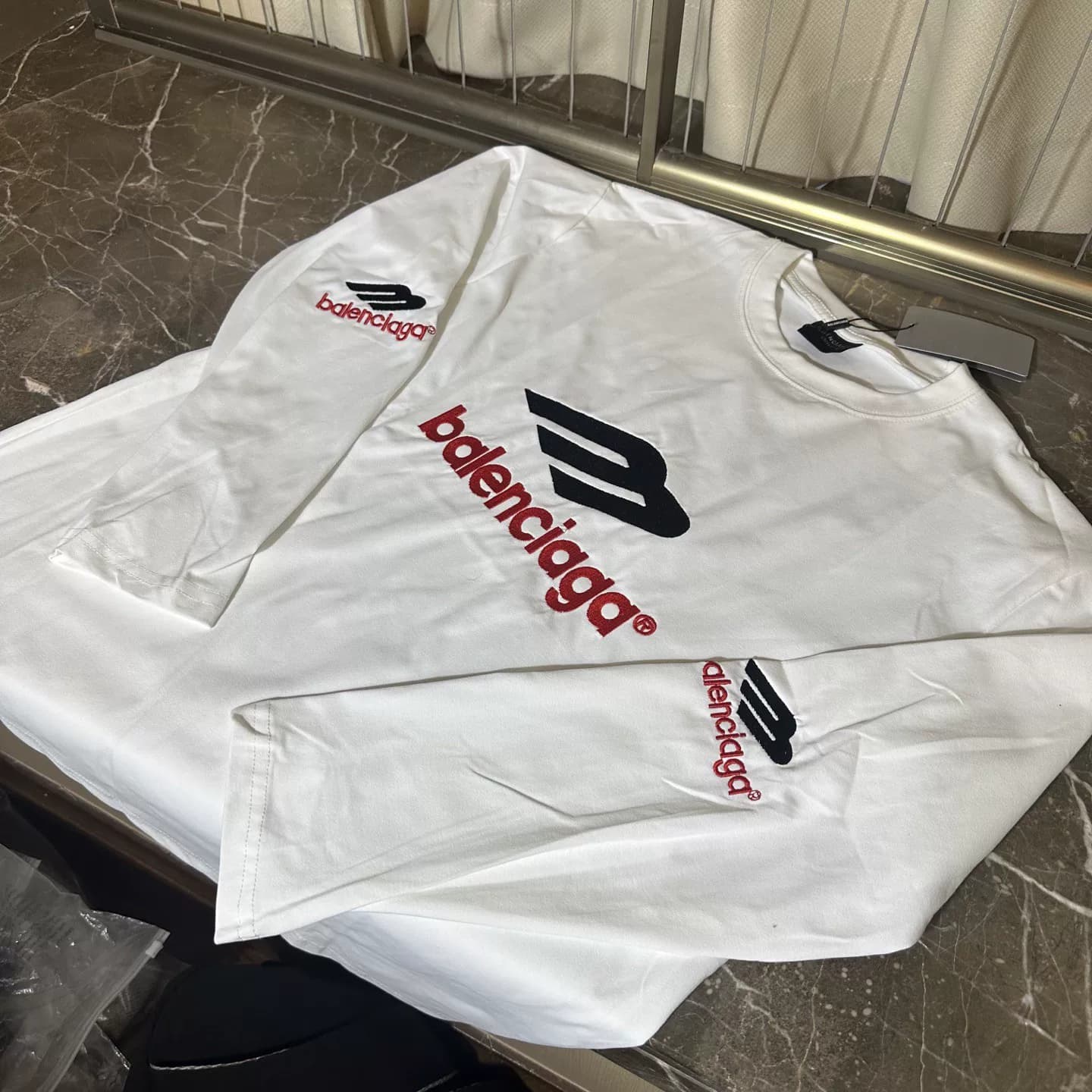 Balenciaga длинные рукава белые