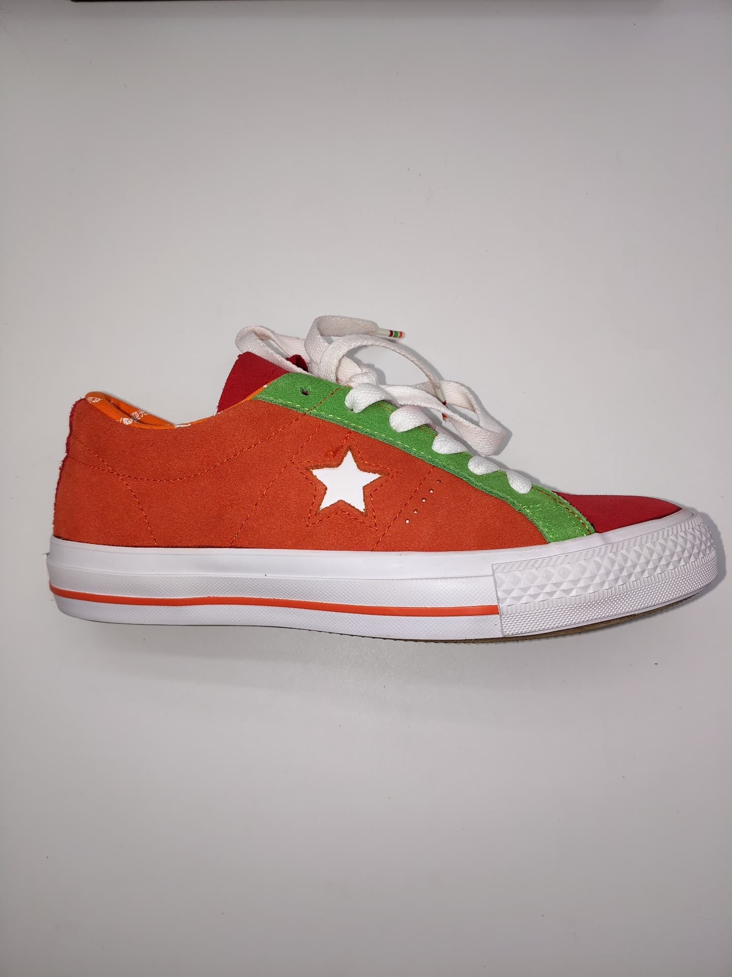 Совершенно новые кроссовки Converse One Star Pro в оранжевом и зеленом цветах