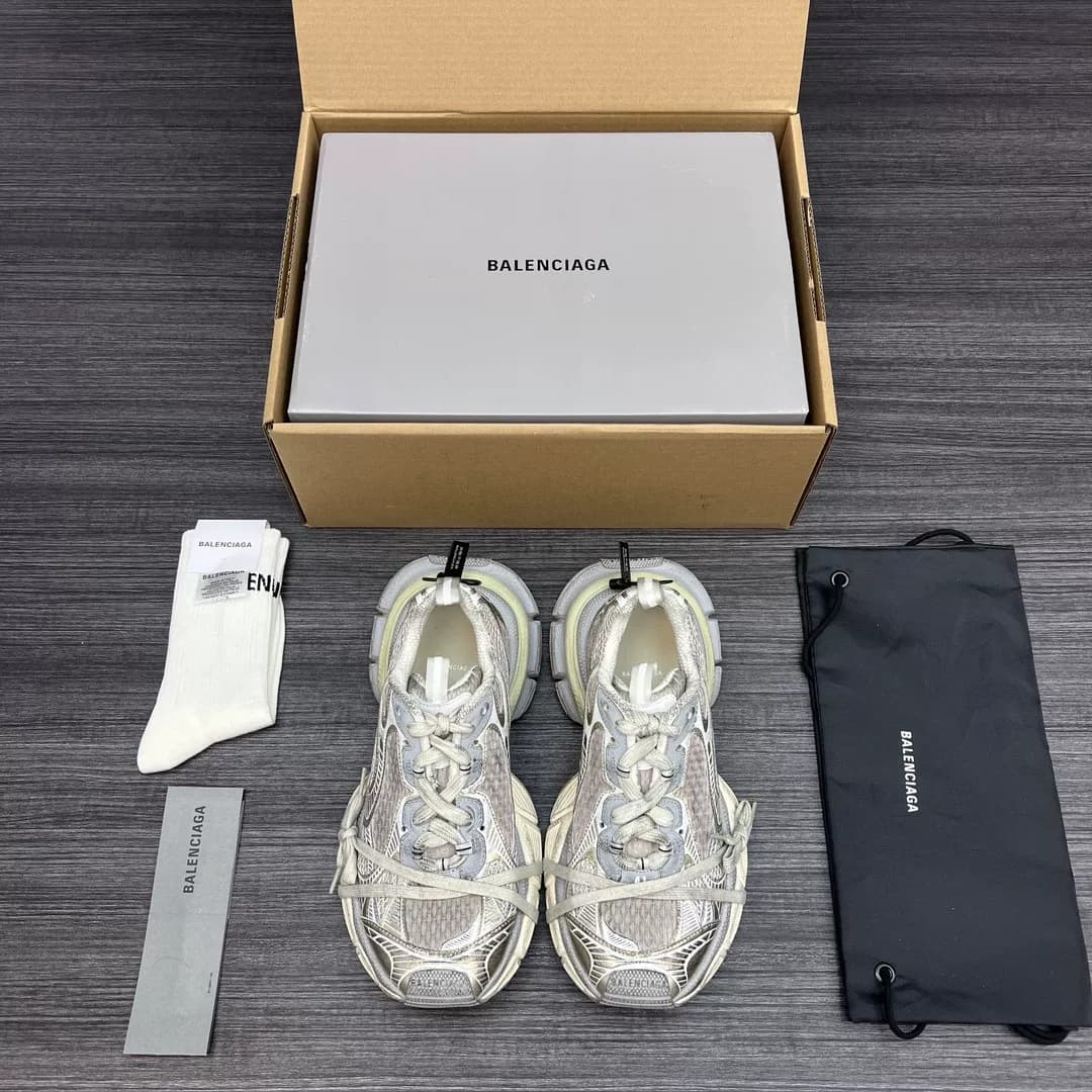 Balenciaga Balenciaga абсолютно новый и старый 3XL, старый и изношенный