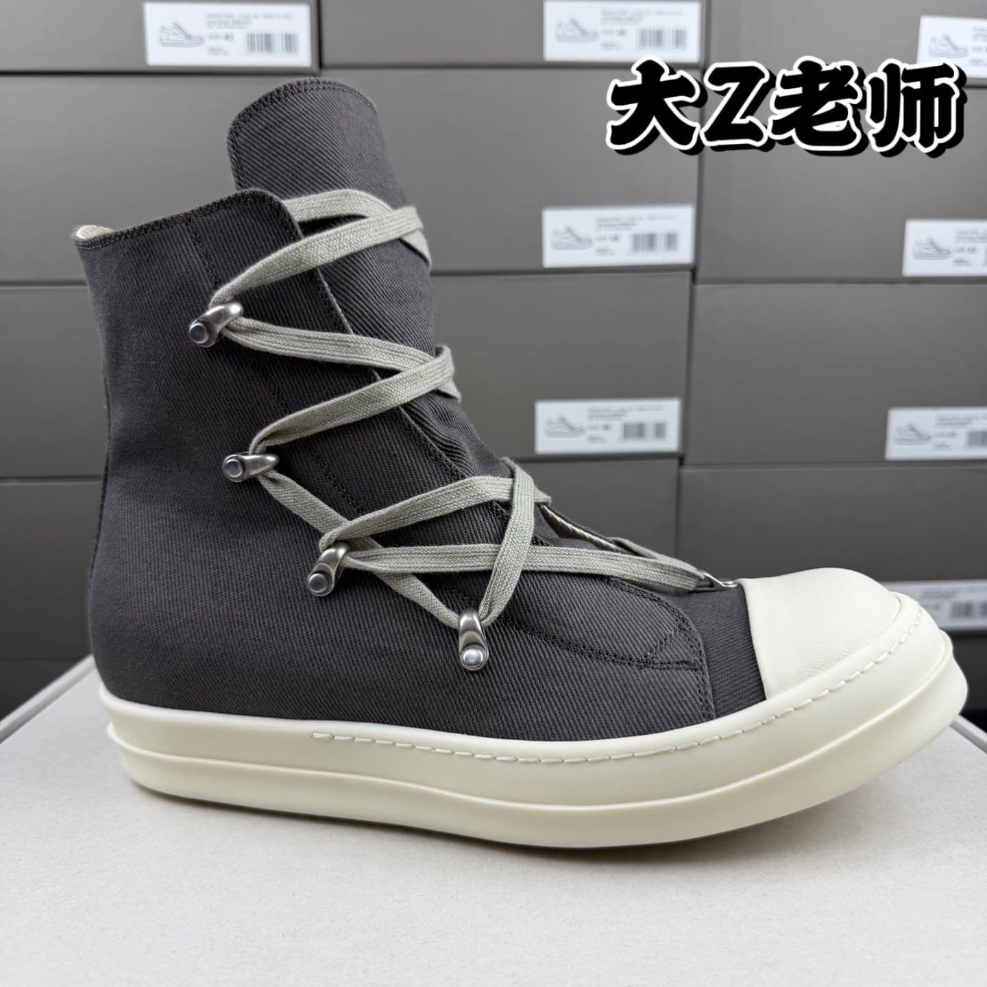 Классические высокие кроссовки RICK OWENS серого и черного цветов с ремешками в виде пятиконечной звезды