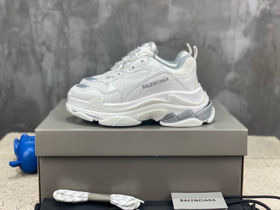 Бесплатная страховка при доставке!Совершенно новые туфли для папы от Balenciaga