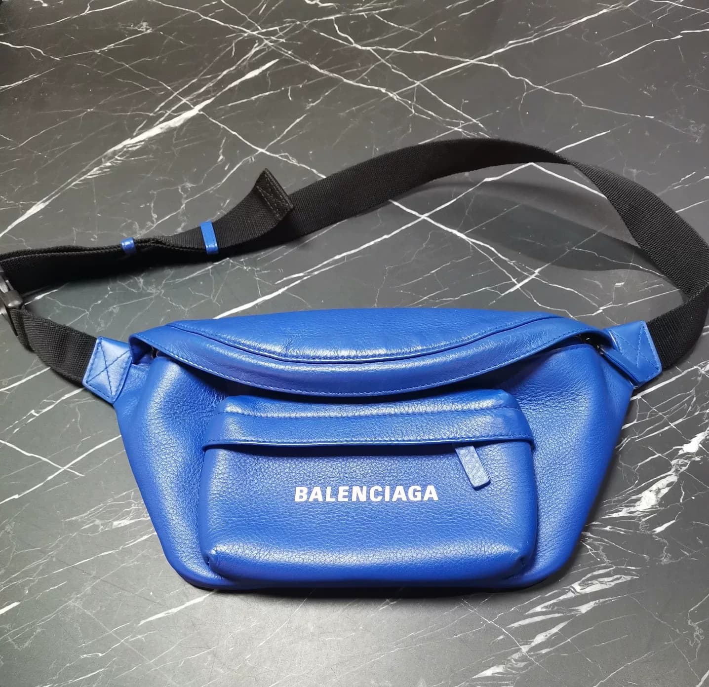 Поясная сумка Balenciaga с синим логотипом, классический стиль, материал - воловья кожа, вместительная