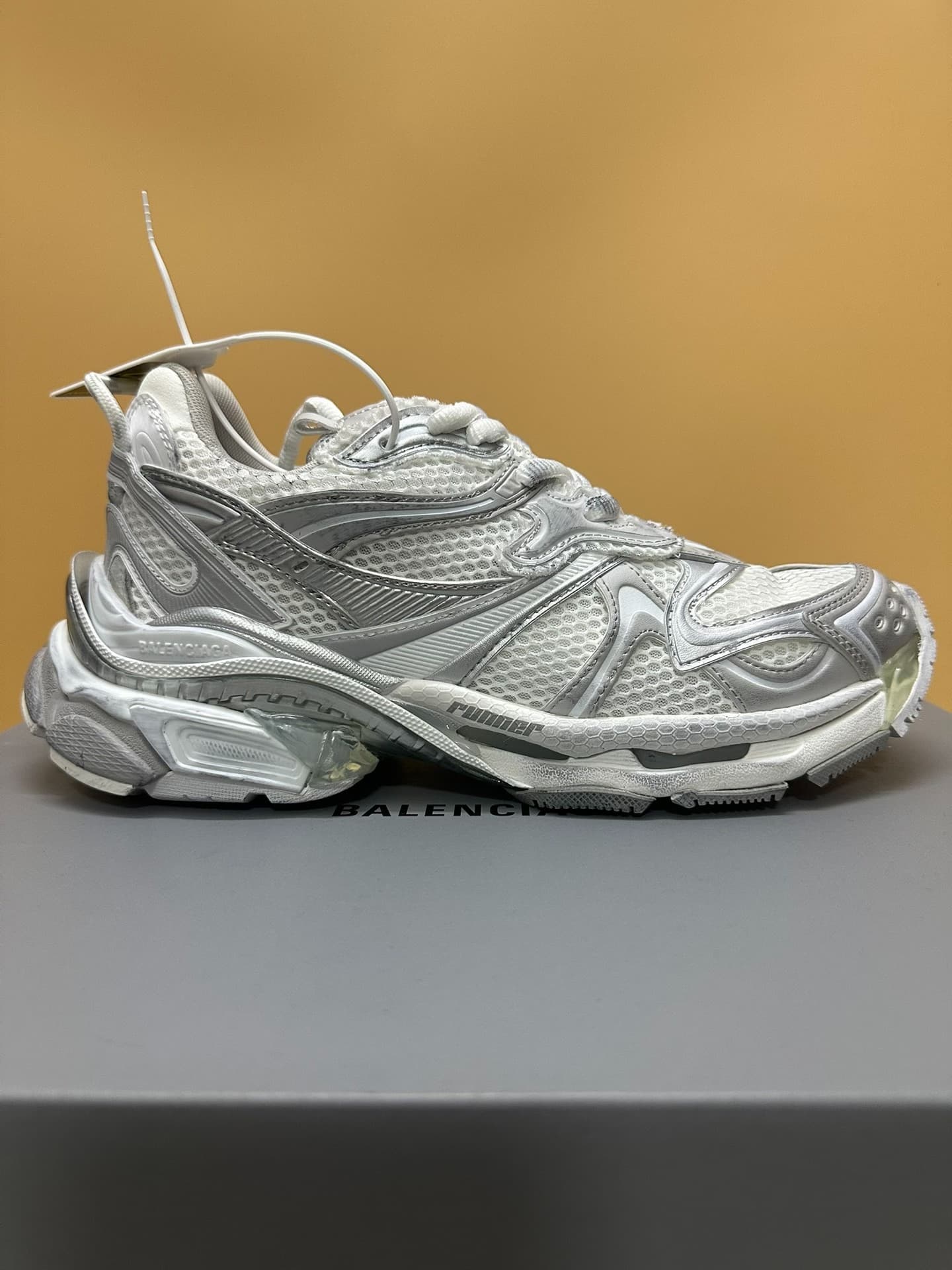 Серия Balenciaga Balenciaga Runner 2.0 с сетчатыми круглыми головками