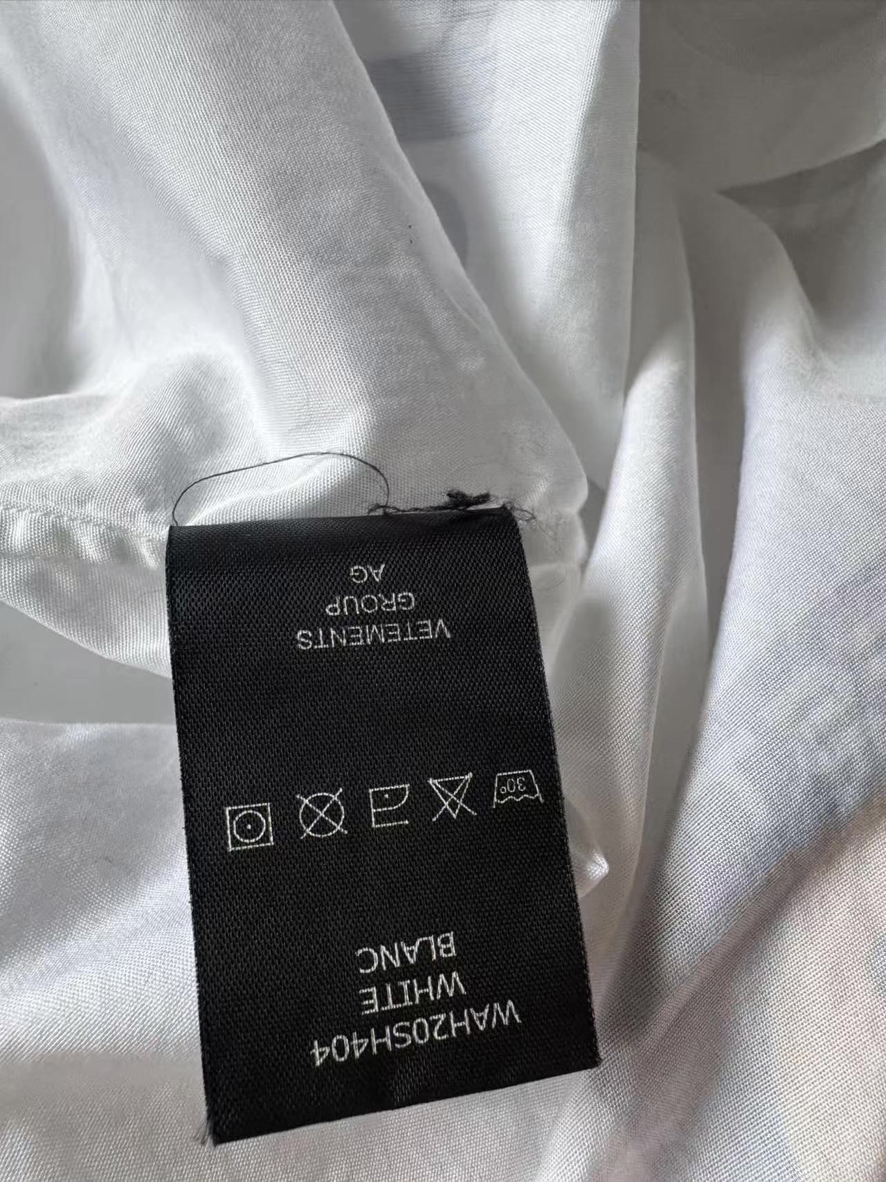 Vetements 19AW, сделано в Италии, 100% хлопок, свободный вариант, могут носить как мужчины, так и женщины. Сохранность очень хорошая, все детали на м…