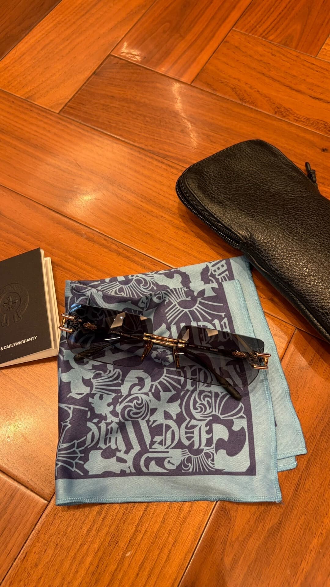 Обратите внимание на совершенно новые солнцезащитные очки без оправы Chrome Hearts lor