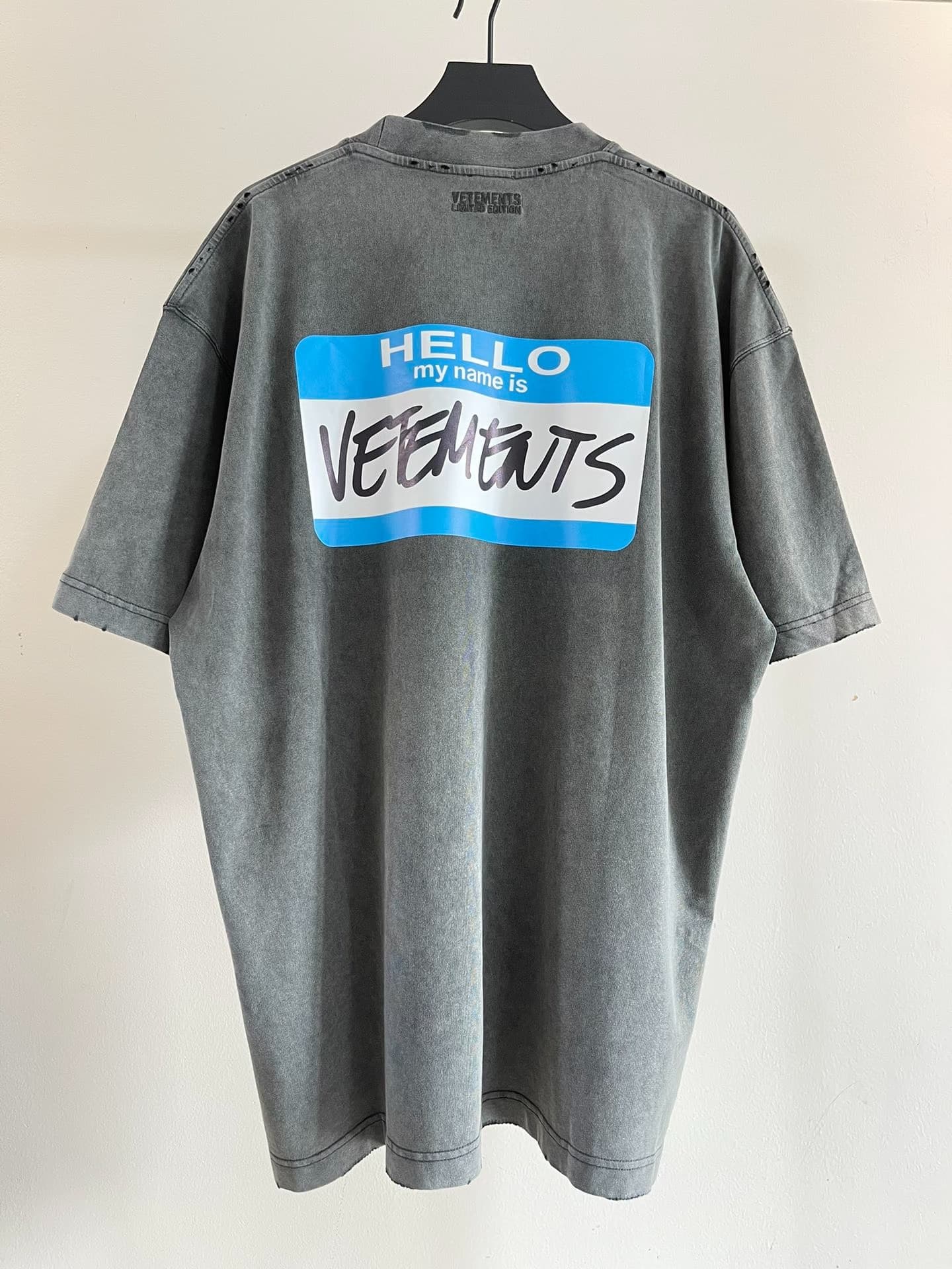 Футболка с короткими рукавами в стиле бренда Vetements tide blue label, застиранная и поврежденная XX