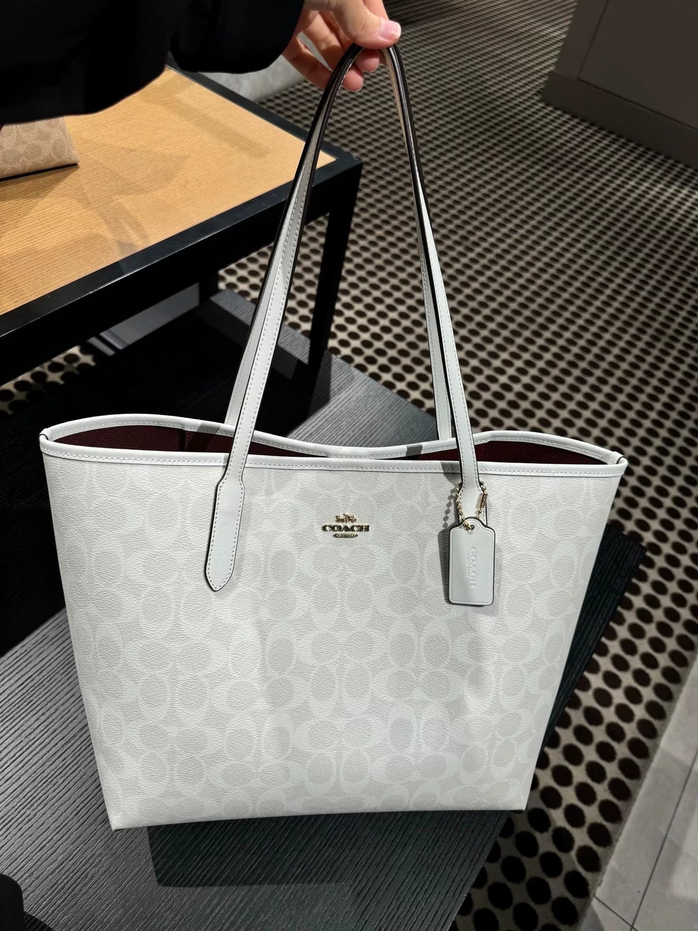 Подлинная совершенно новая сумка-тоут Coach Coach Tote bag City33 Glacier White Большая сумка-тоут