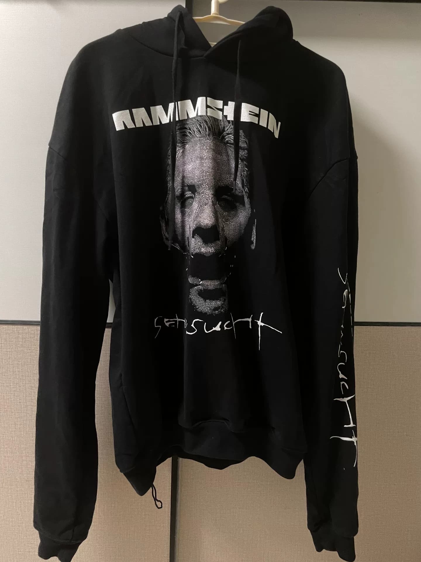 Немецкая бронированная машина Vetements x Rammstein