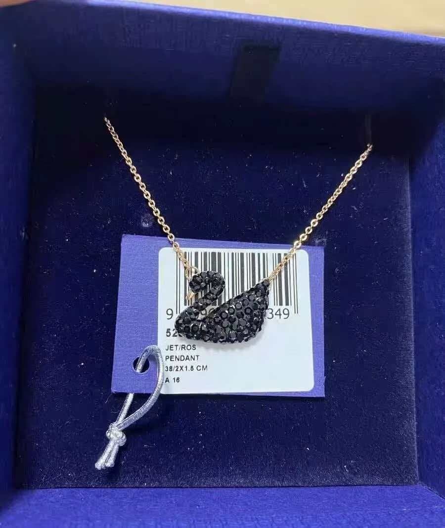 Крупное ожерелье Swarovski из розового золота с черным лебедем