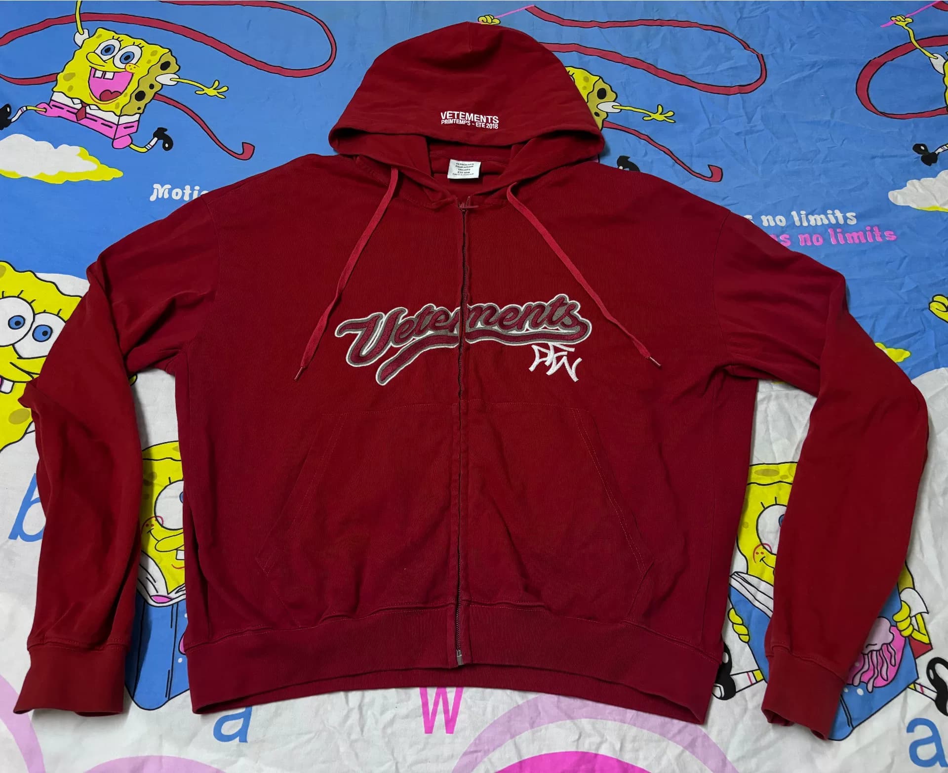 Красная толстовка с капюшоном на молнии Vetements 18ss